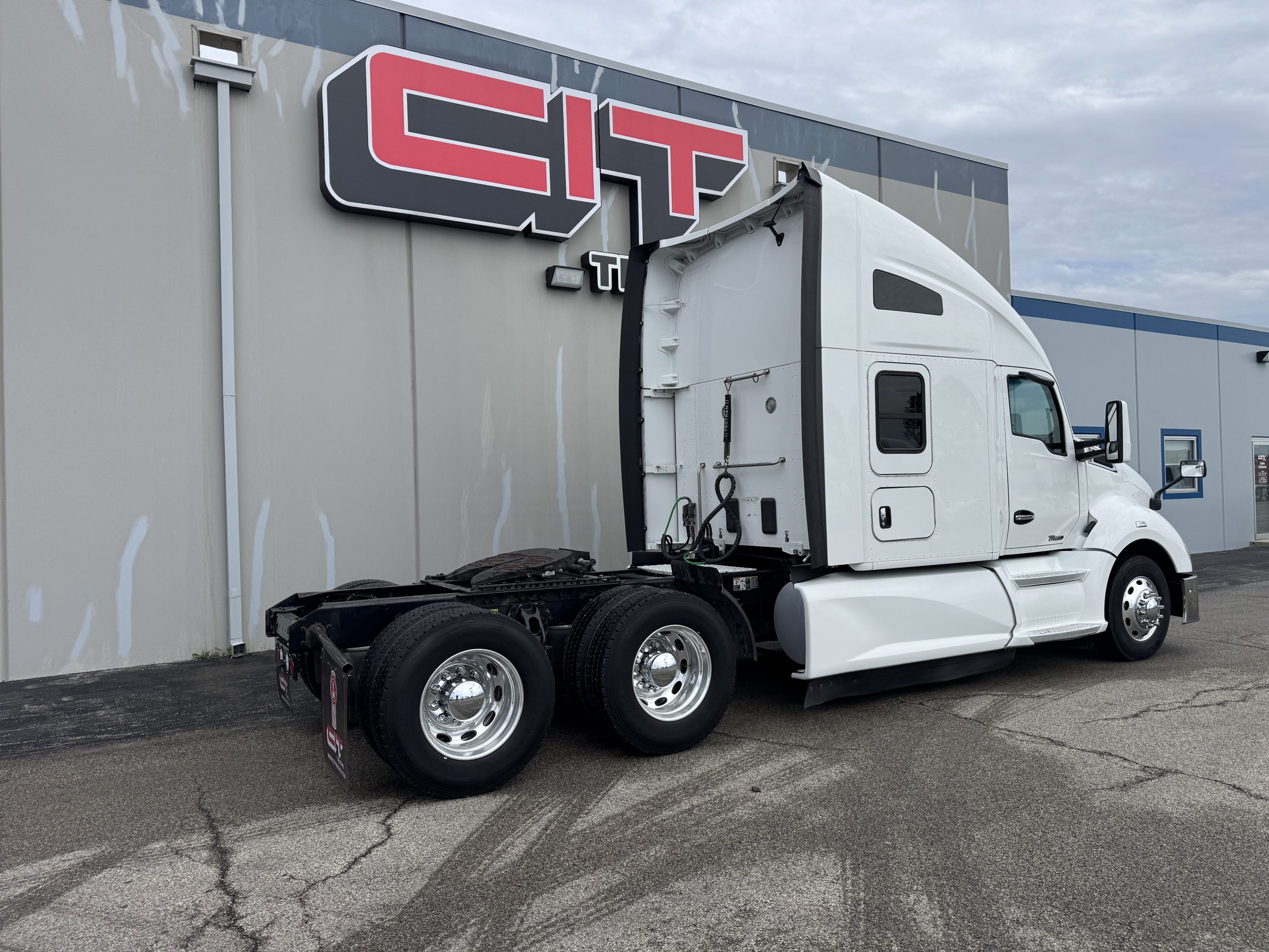 2019 KENWORTH T680 - image 5 of 6