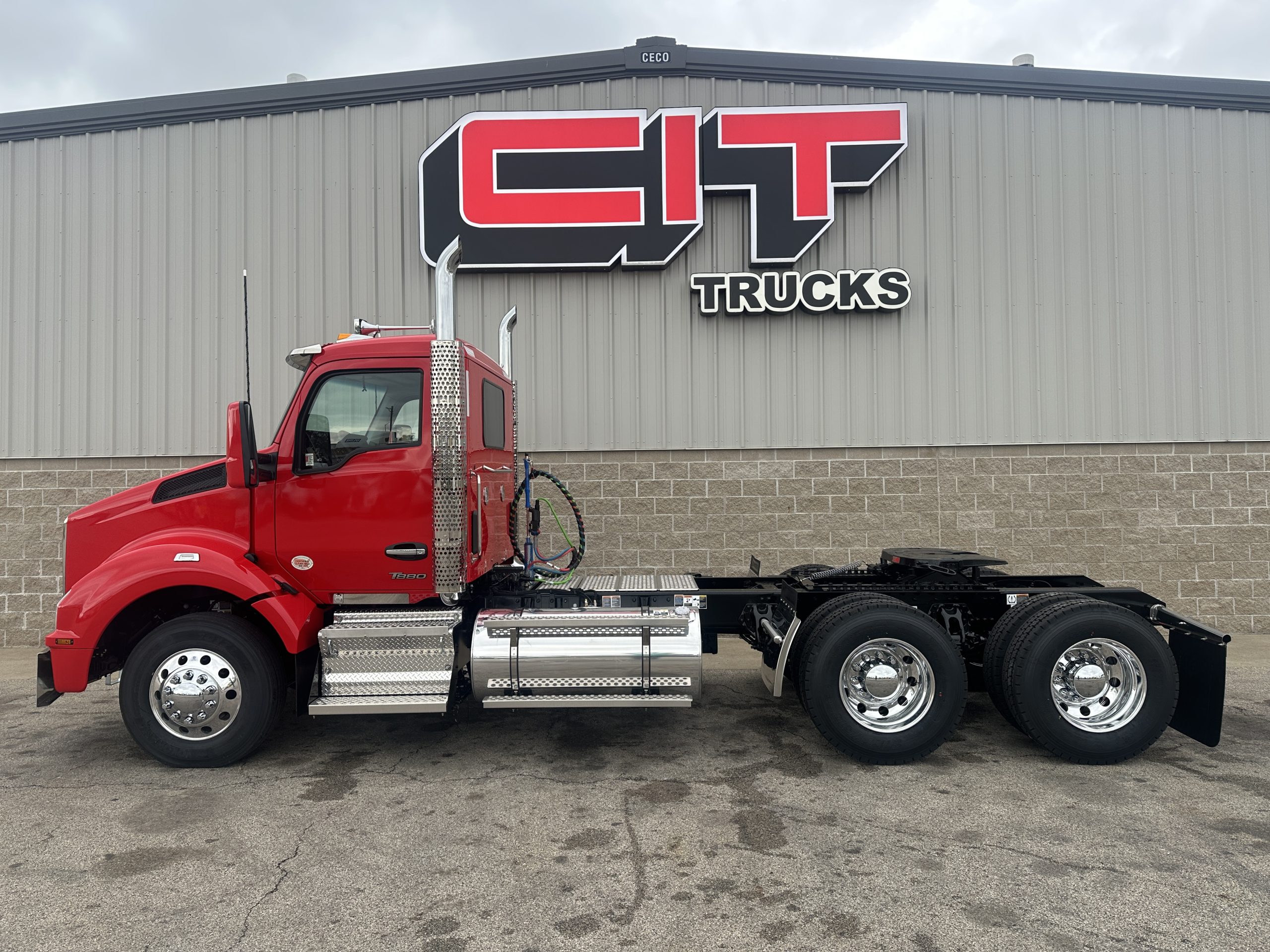 2026 KENWORTH T880 - image 3 of 6