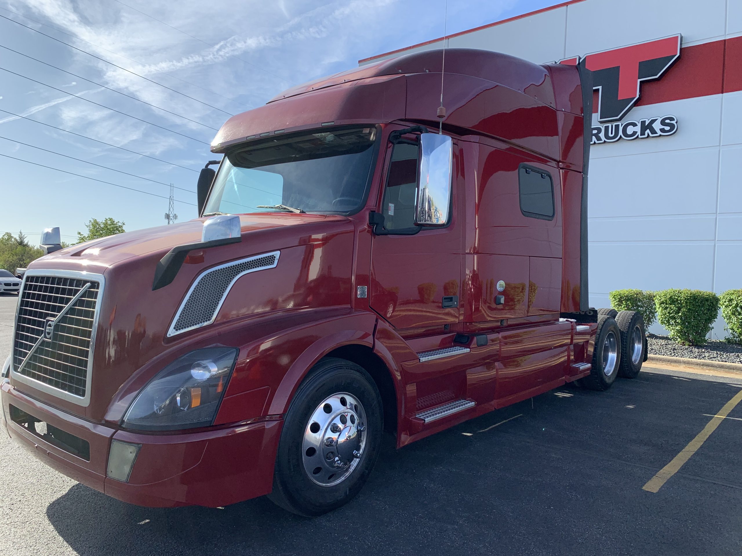 2018 VOLVO VNL730 - image 1 of 6