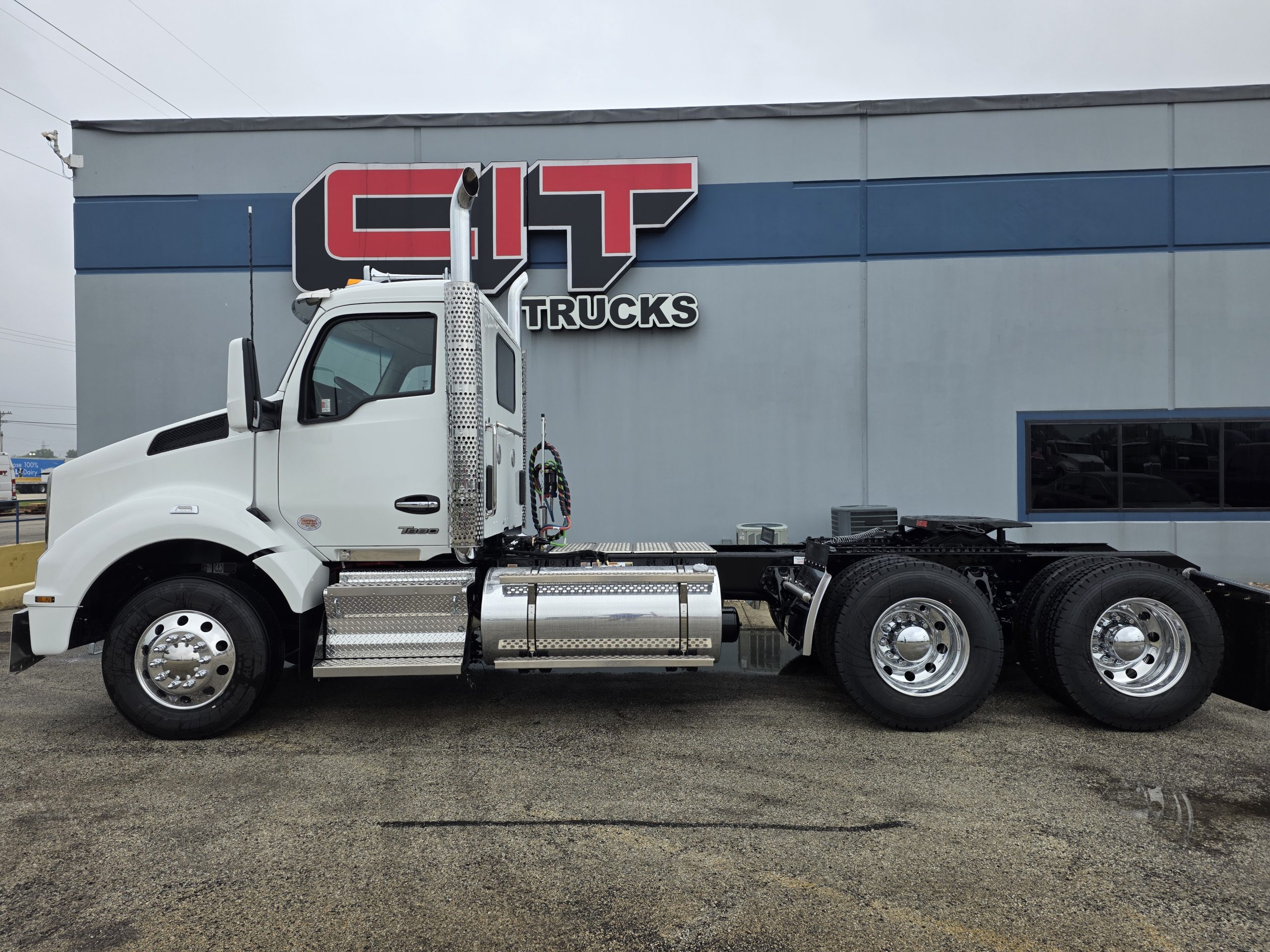 2026 KENWORTH T880 - image 5 of 6