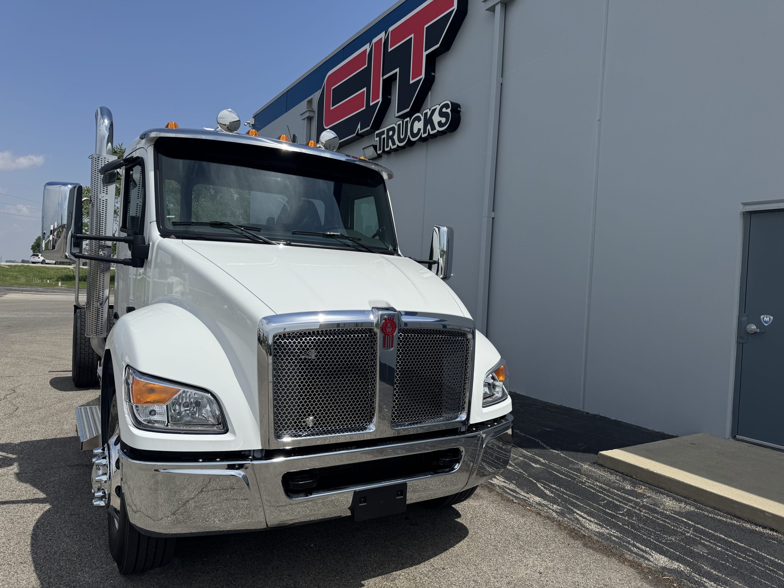 2026 KENWORTH T380 - image 3 of 6