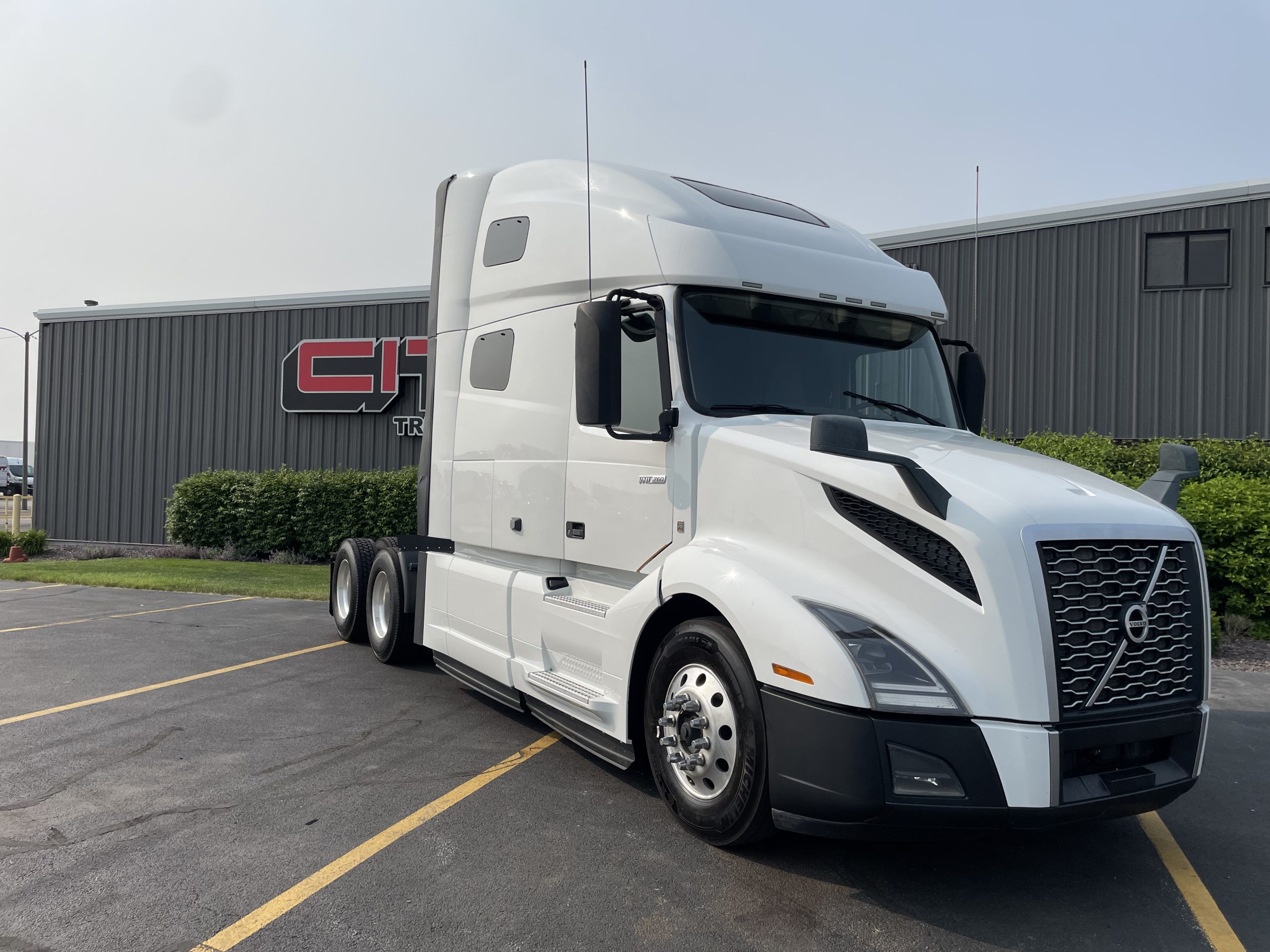 2022 VOLVO VNL760 - image 3 of 6
