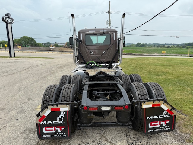 2026 MACK PINNACLE 2026 MACK PINNACLE - image 3 of 6