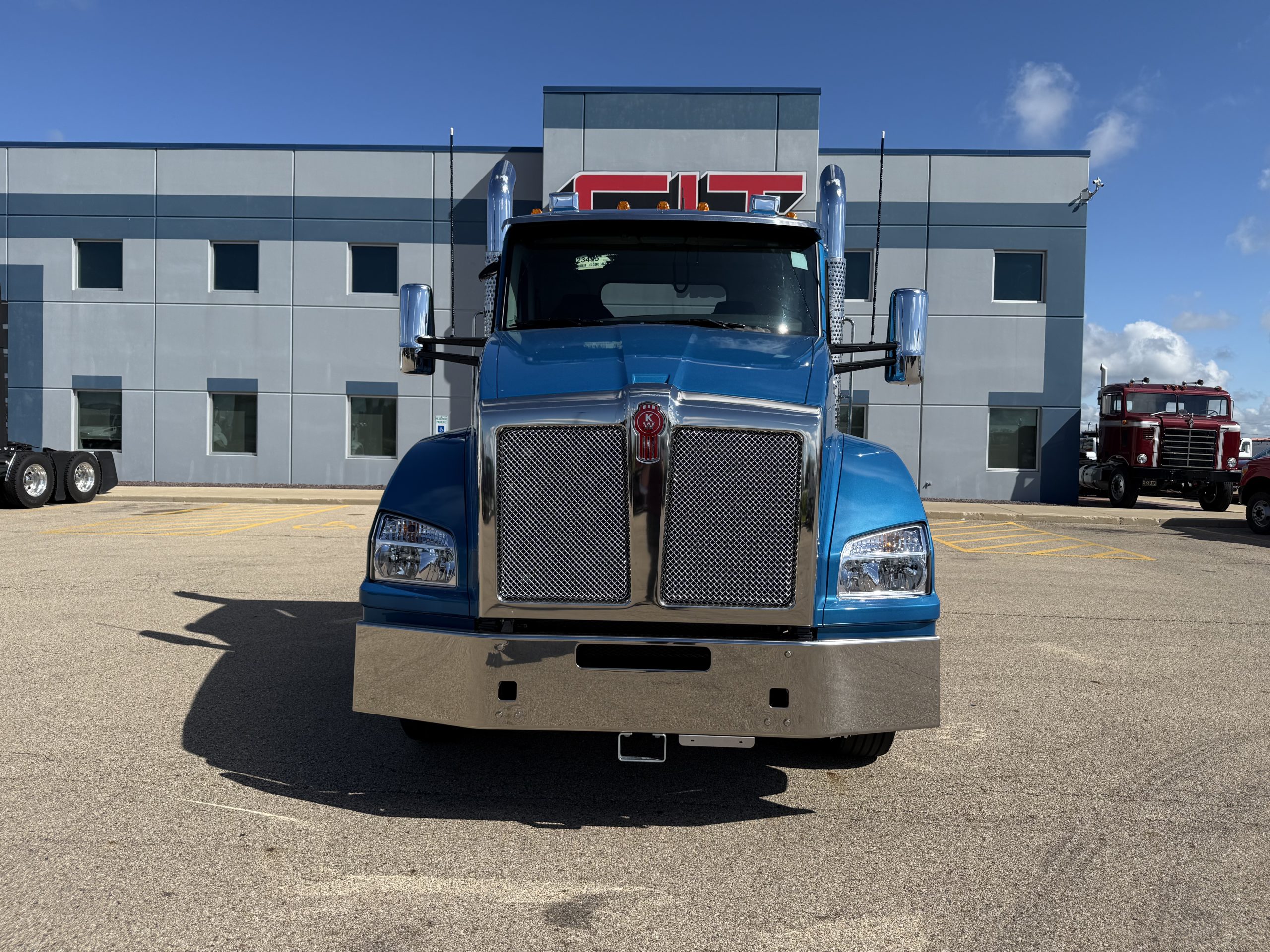 2026 KENWORTH T880 - image 2 of 6