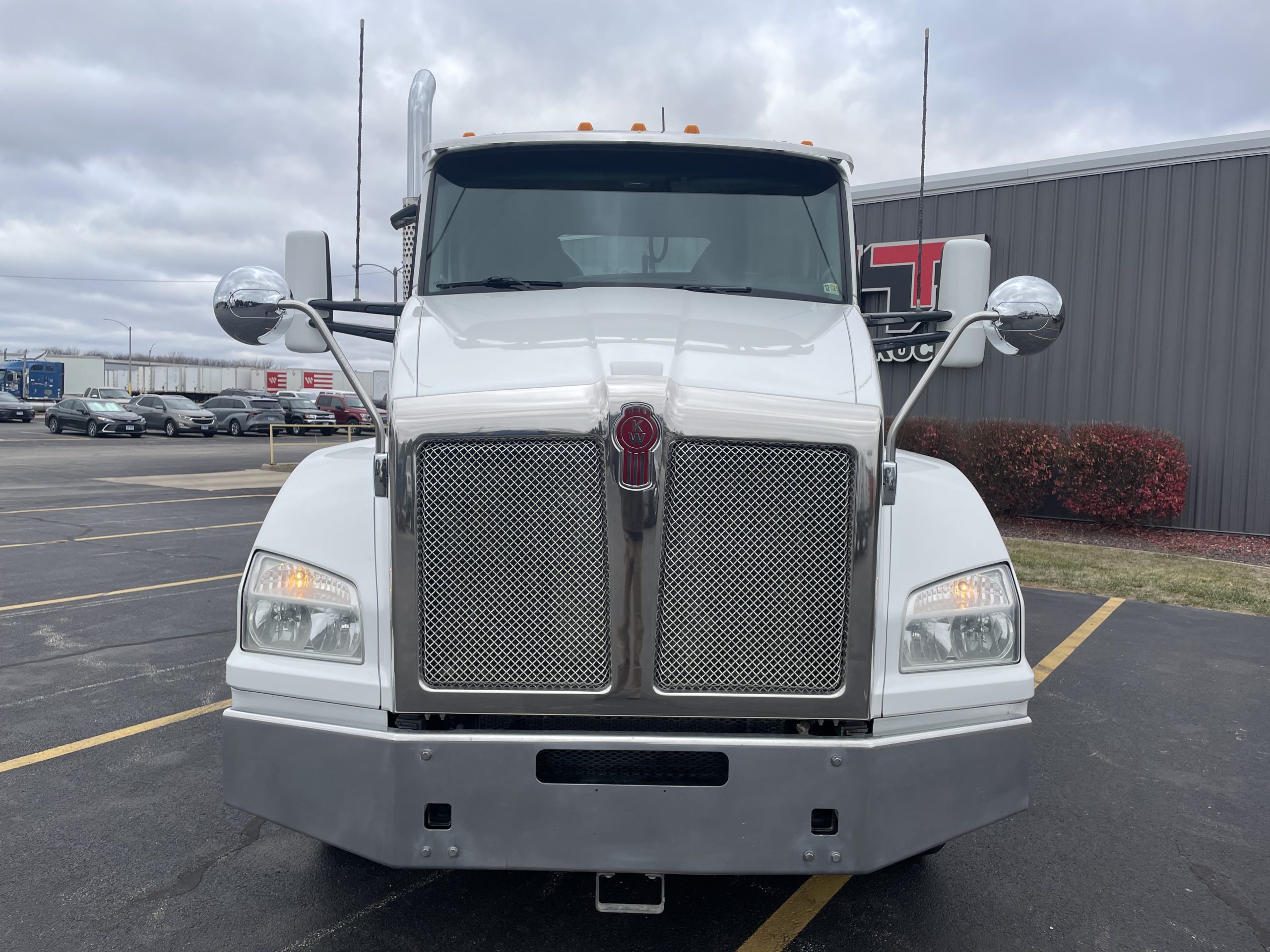 2020 KENWORTH T880 - image 2 of 6