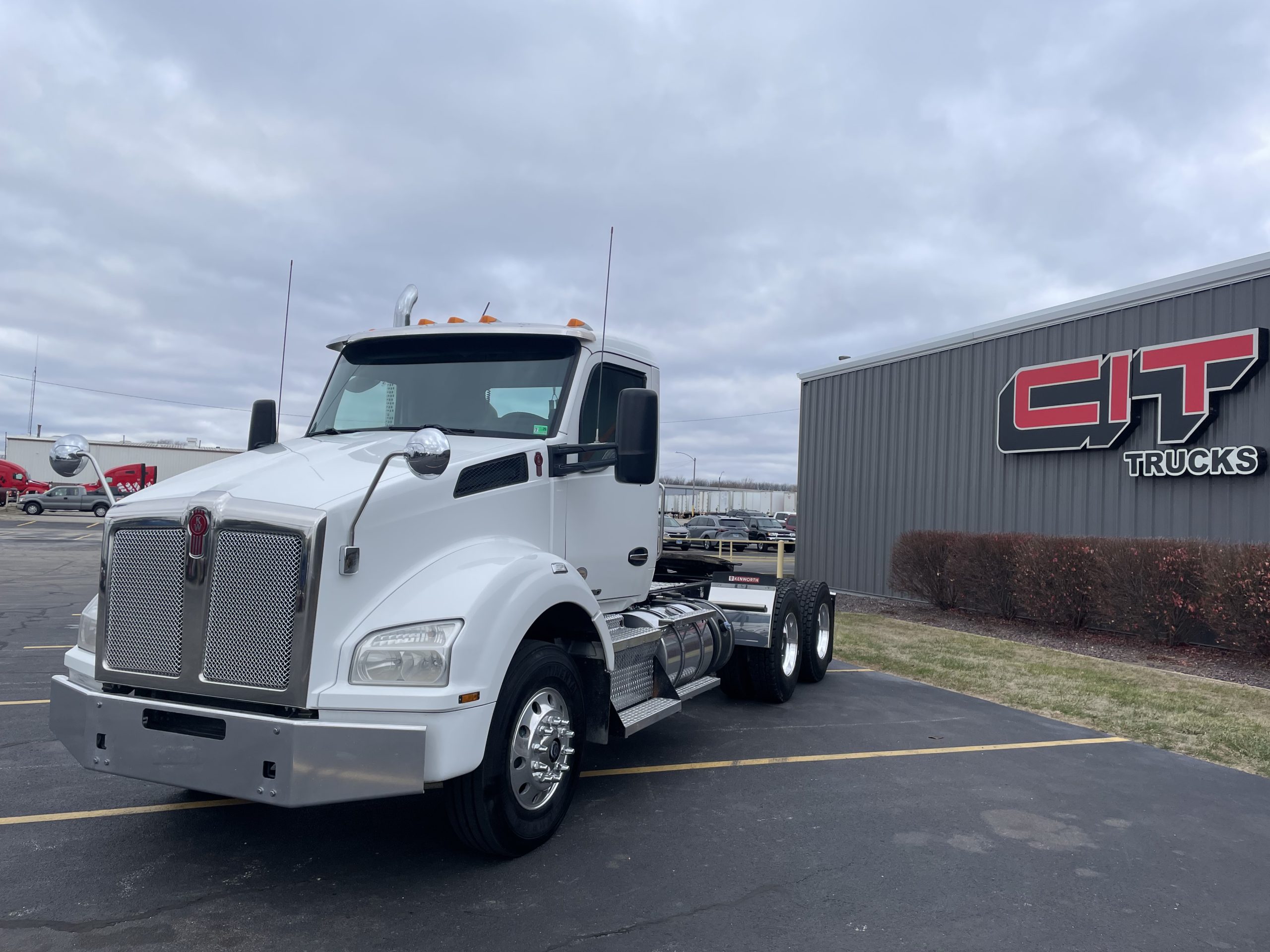 2020 KENWORTH T880 - image 1 of 6