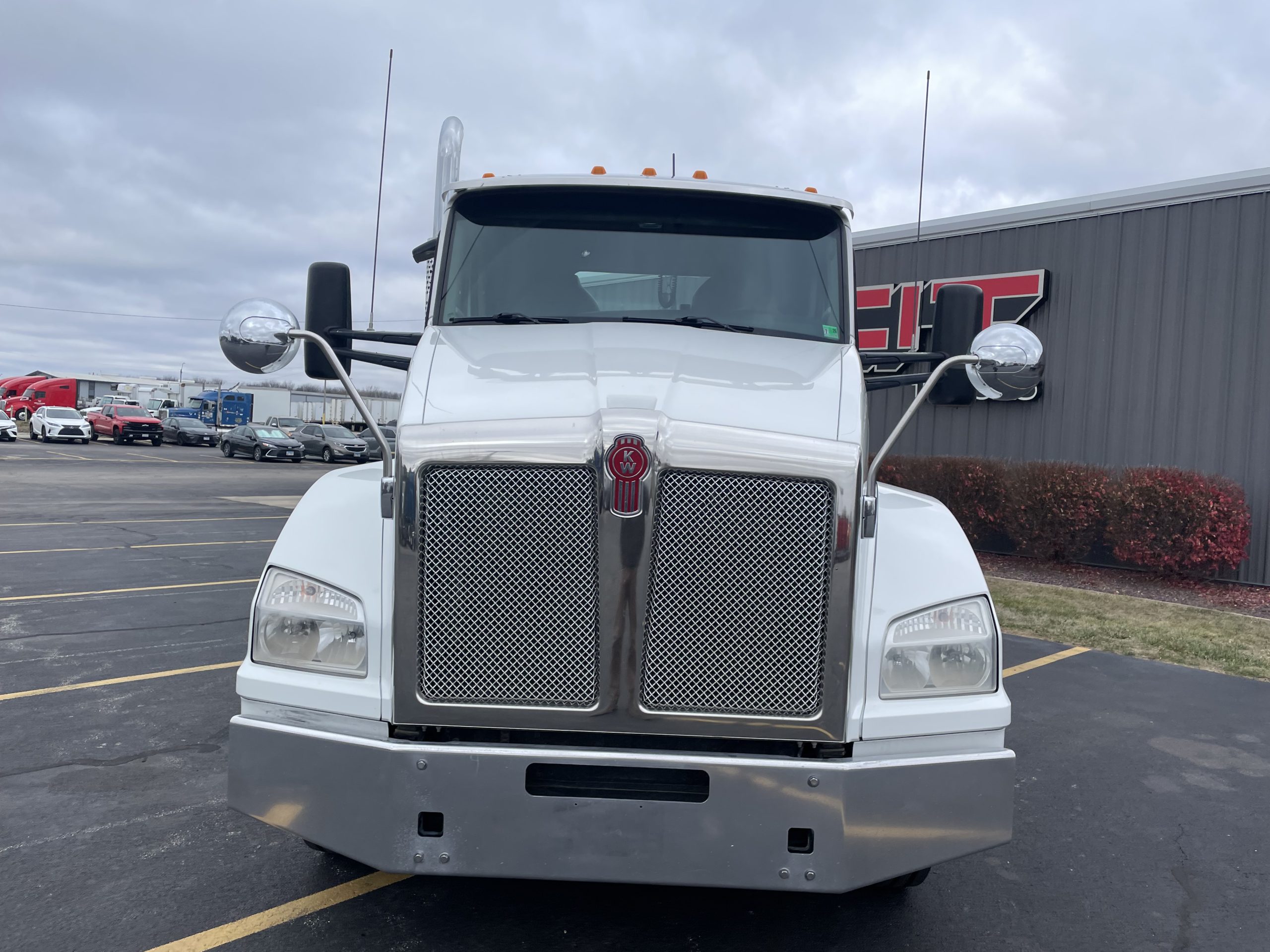 2020 KENWORTH T880 - image 2 of 6