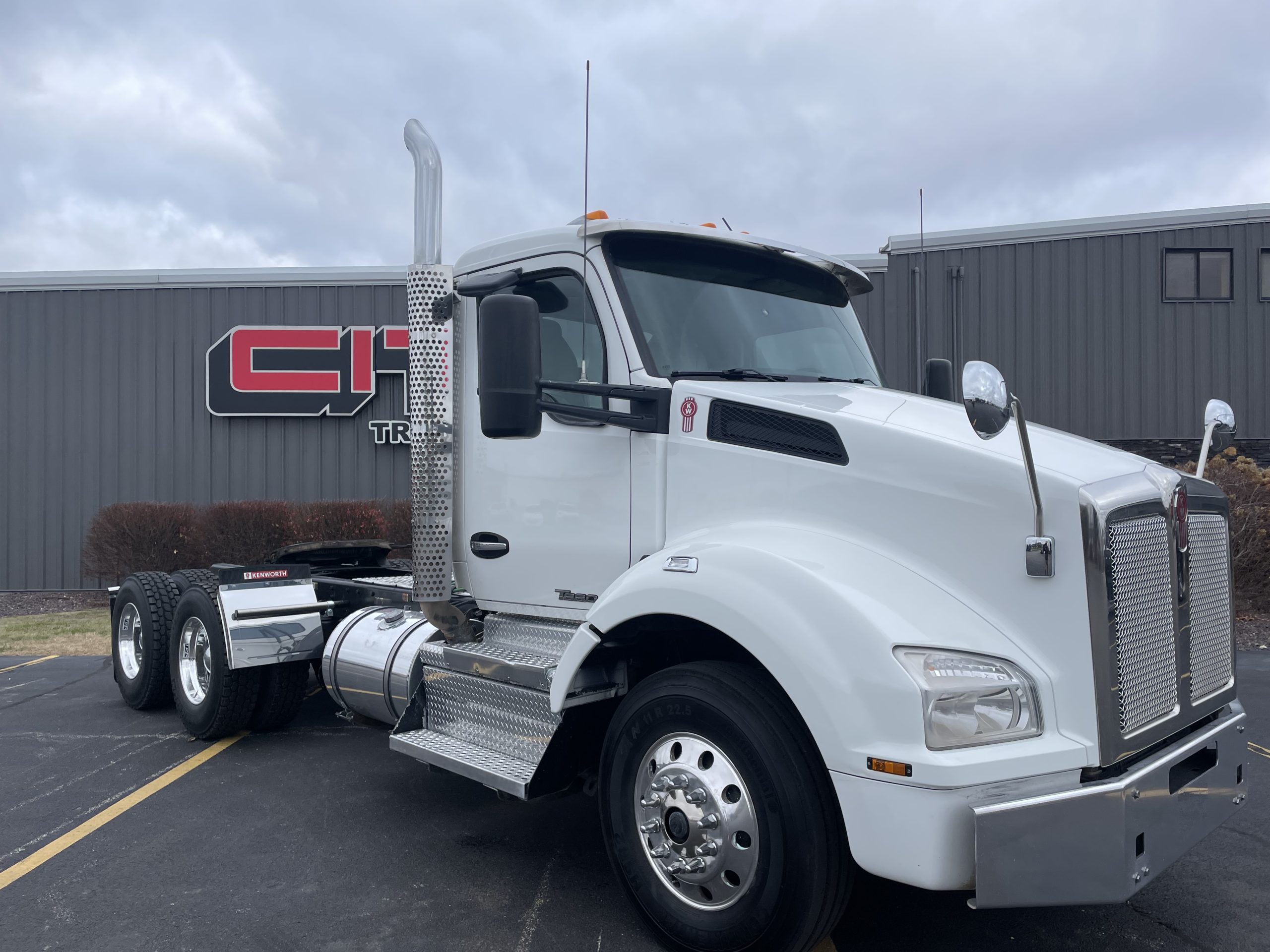 2020 KENWORTH T880 - image 3 of 6