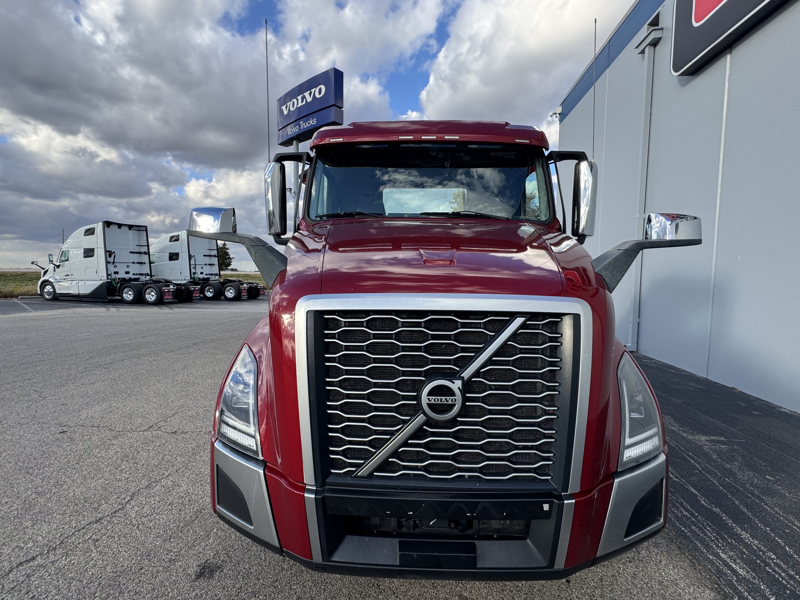 2022 VOLVO VNL300 - image 4 of 6