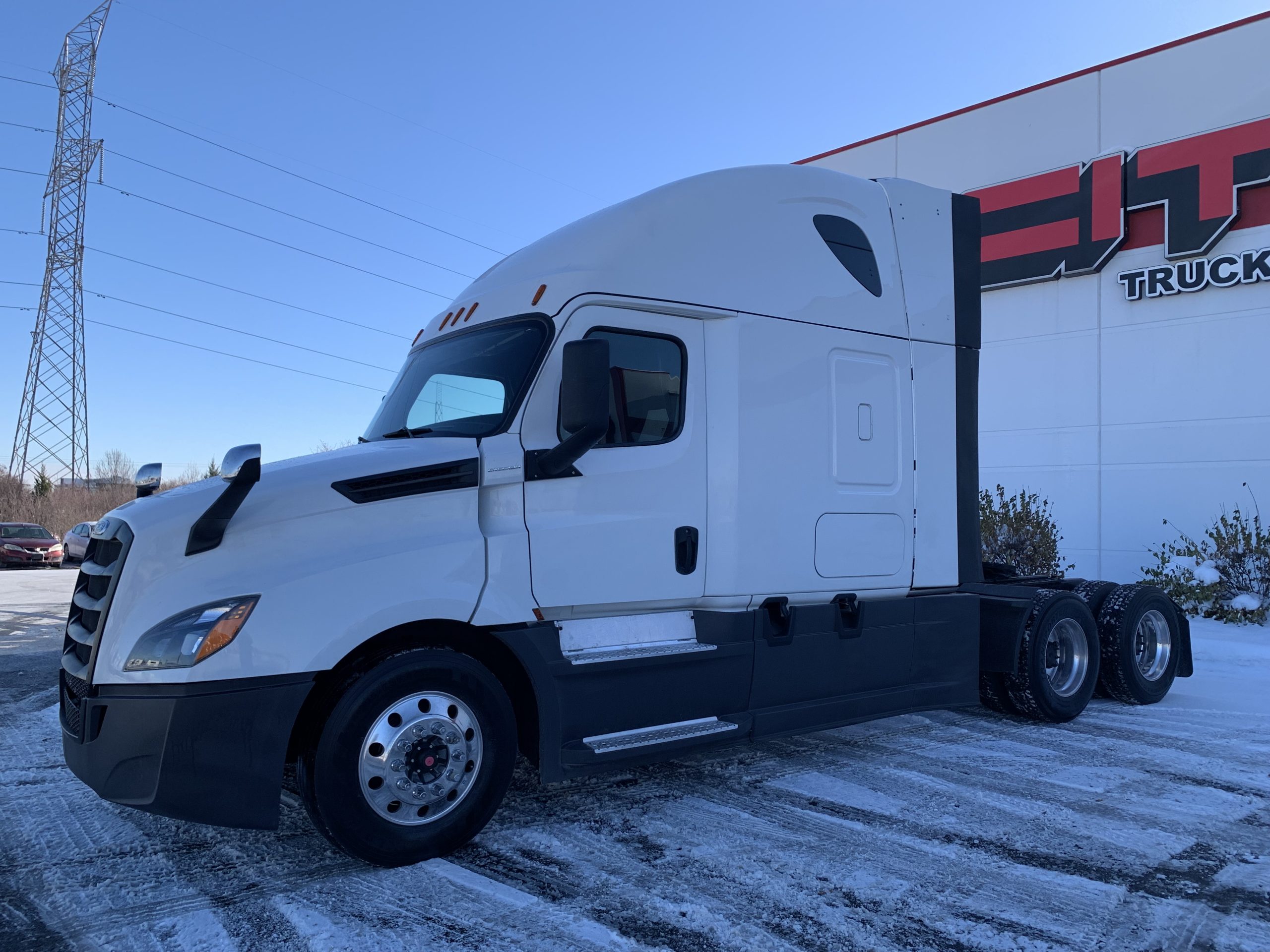 2019 FREIGHTLINER CASCADIA - image 1 of 6