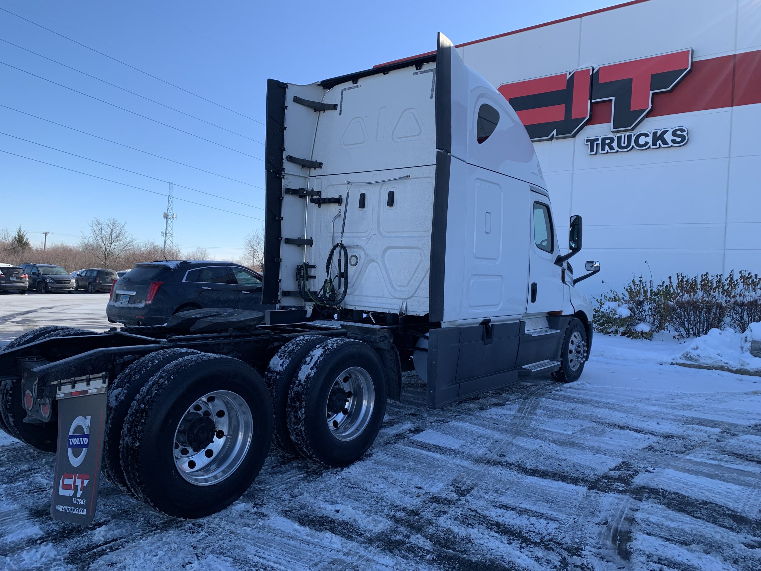 2019 FREIGHTLINER CASCADIA - image 2 of 6