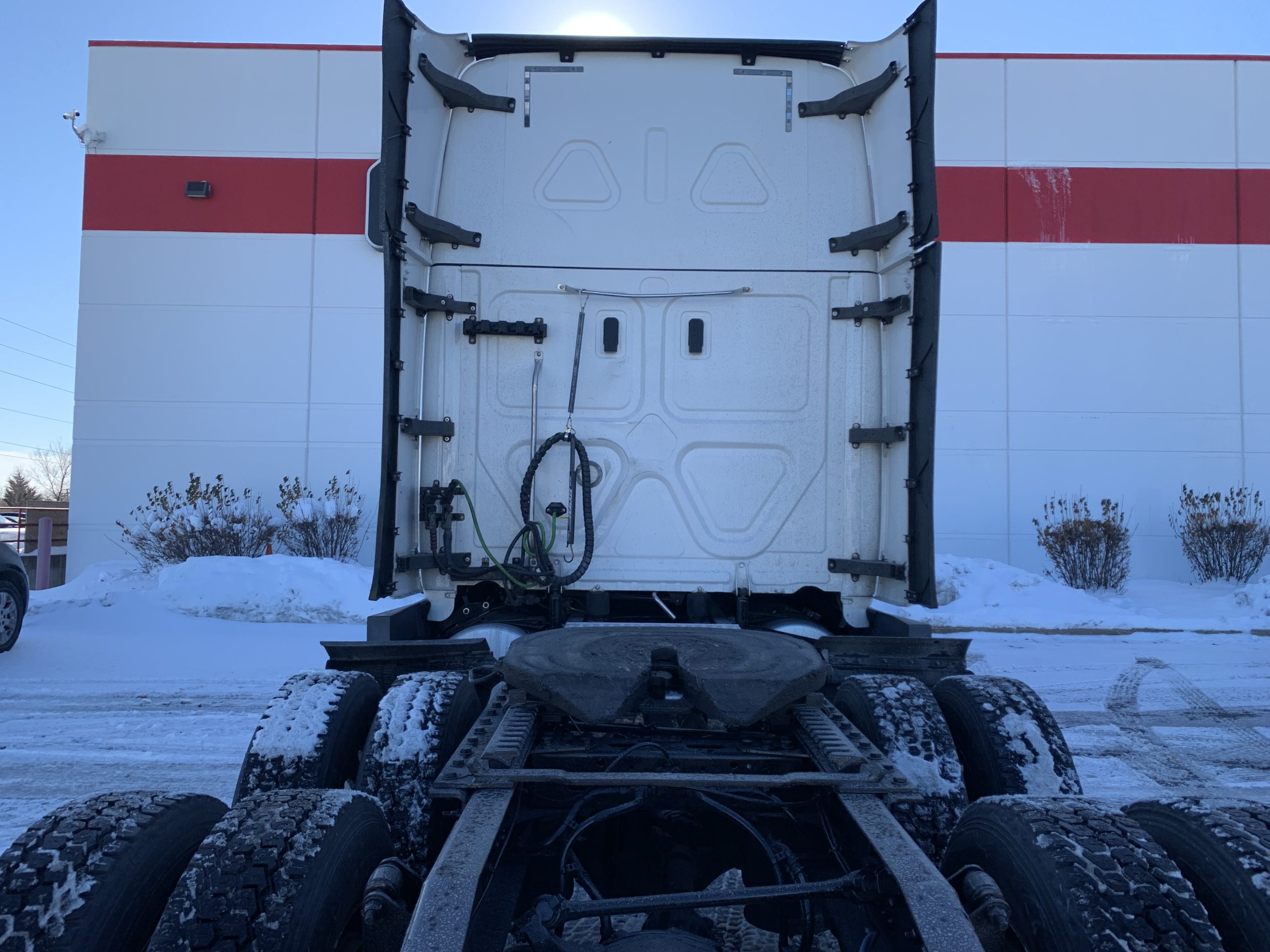 2019 FREIGHTLINER CASCADIA - image 3 of 6