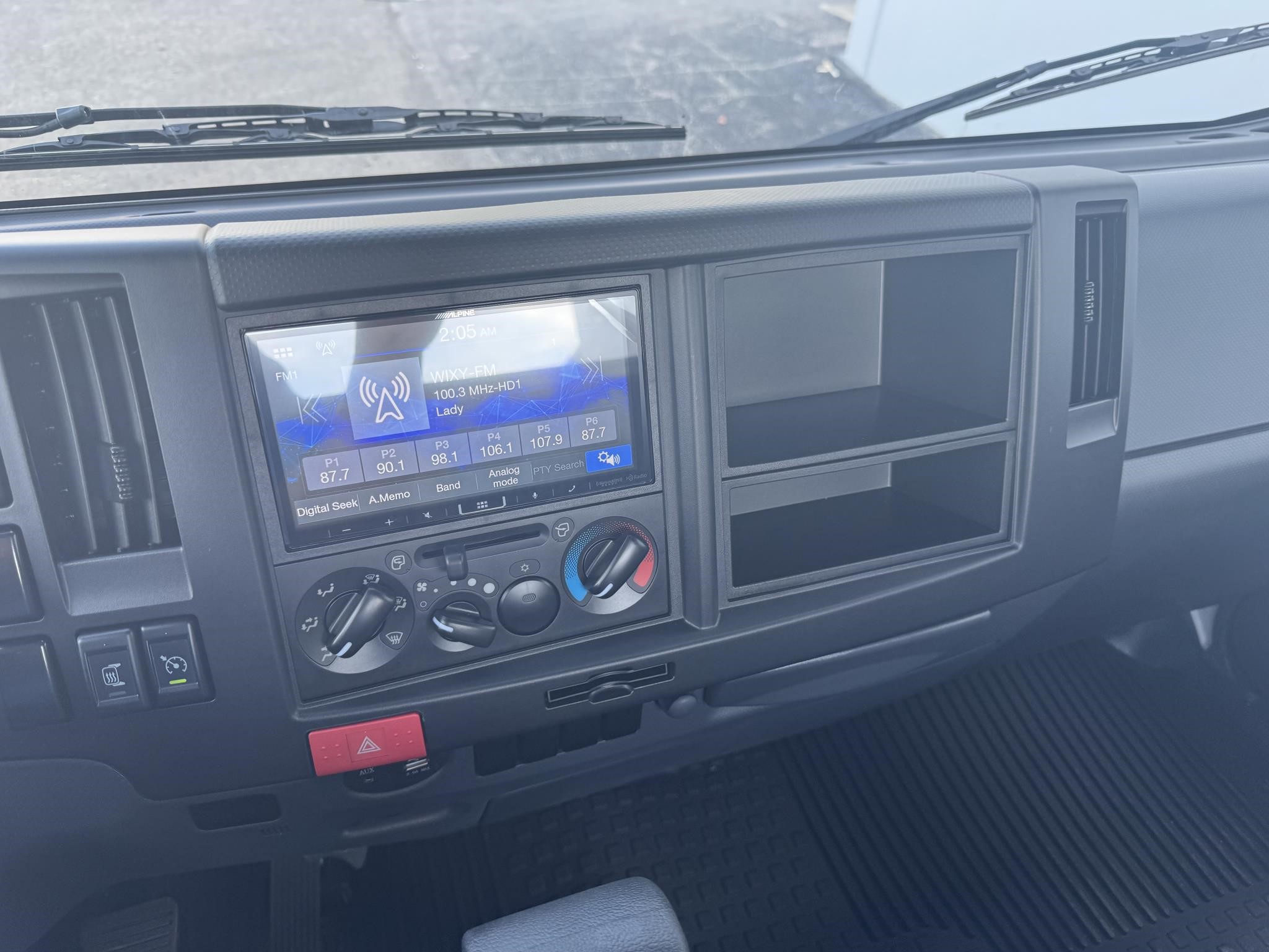 2025 ISUZU NRR - image 4 of 6