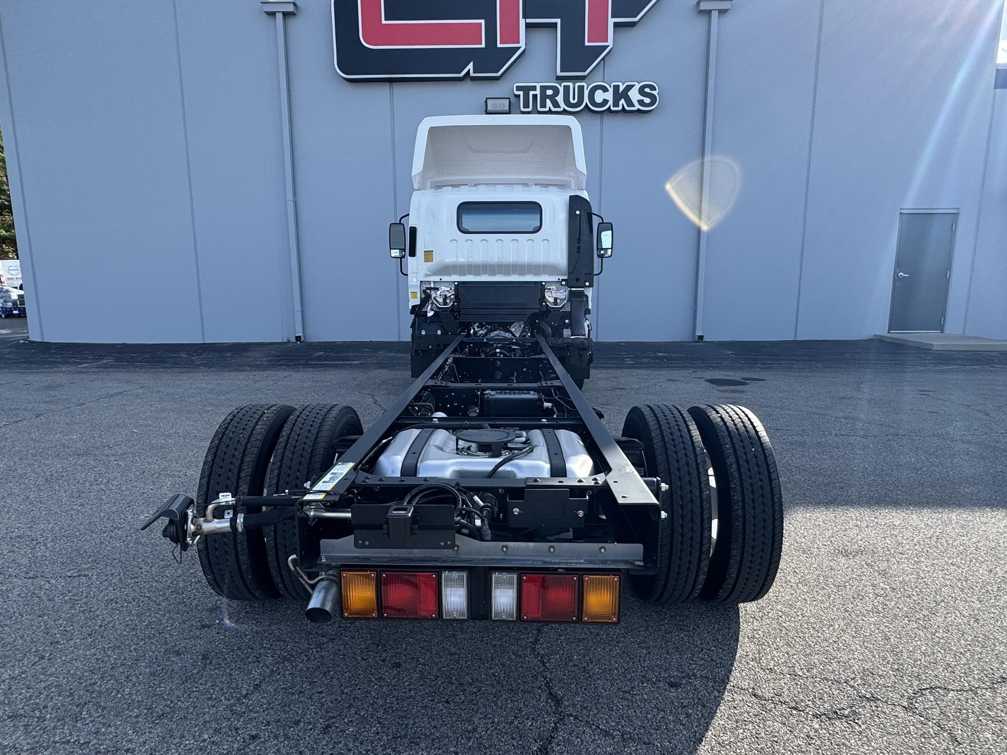 2025 ISUZU NRR - image 5 of 6