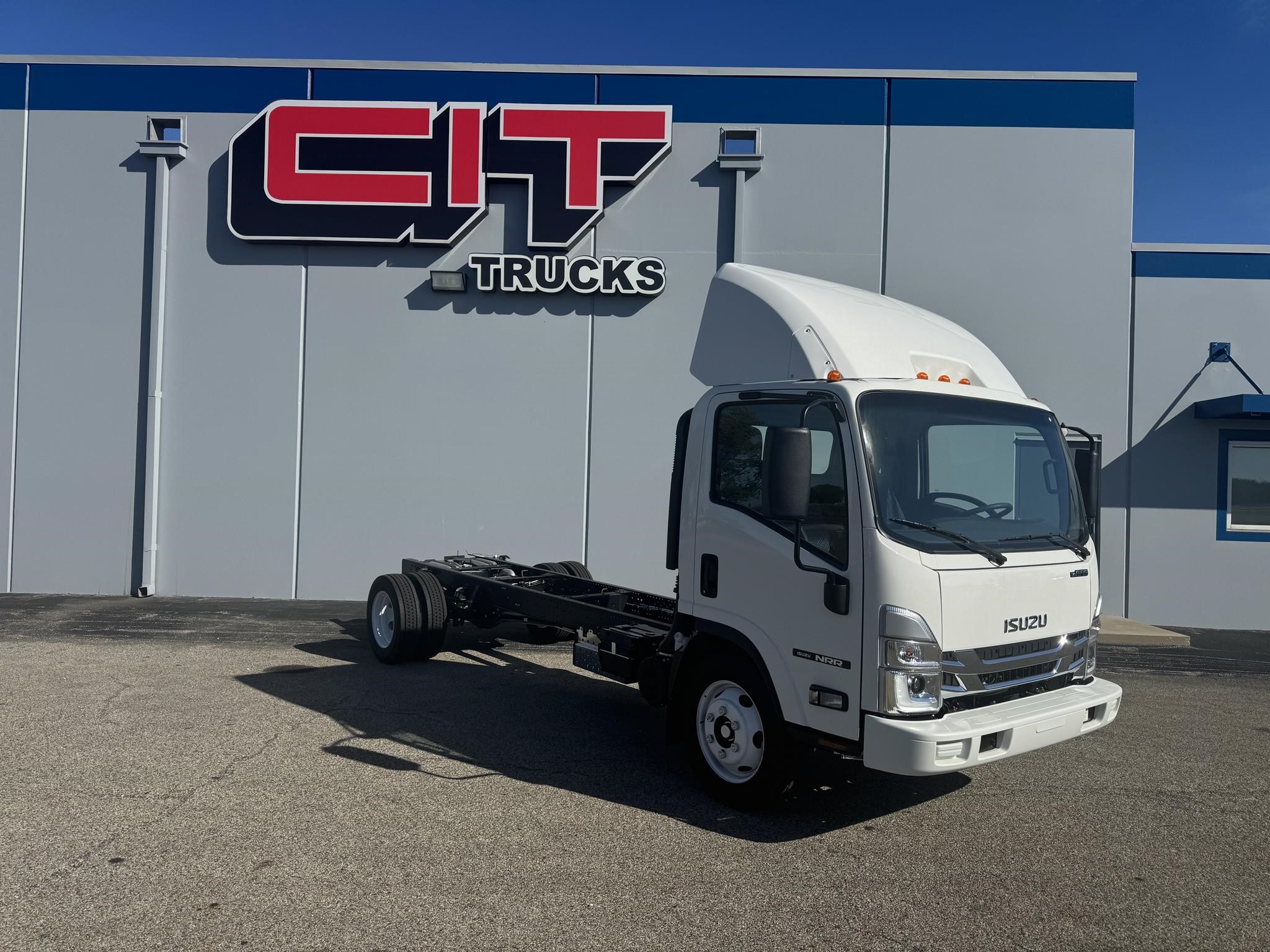 2025 ISUZU NRR - image 3 of 6