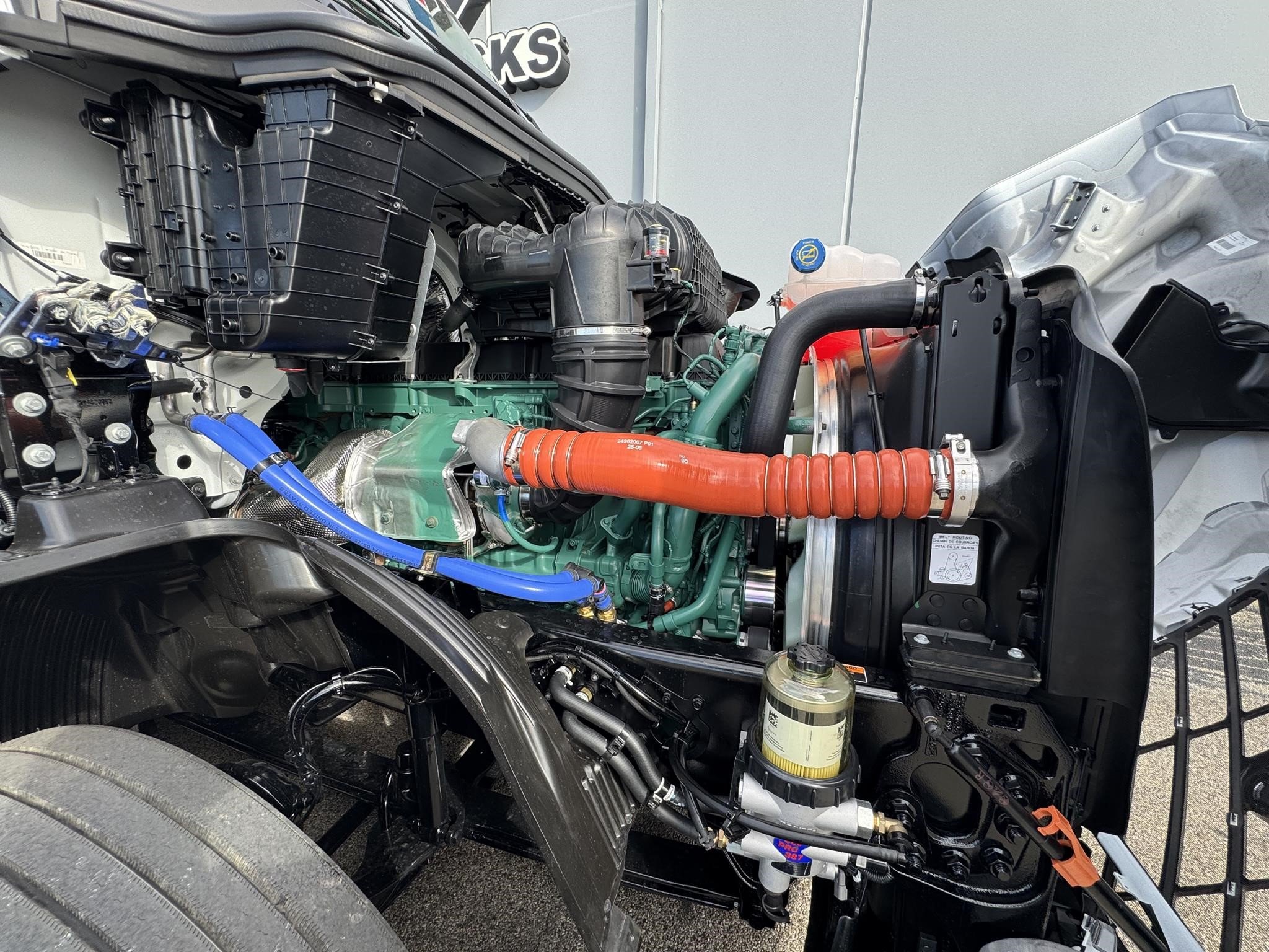 2026 VOLVO VNL64T860 10016587327 2026 VOLVO VNL64T860 10016587327