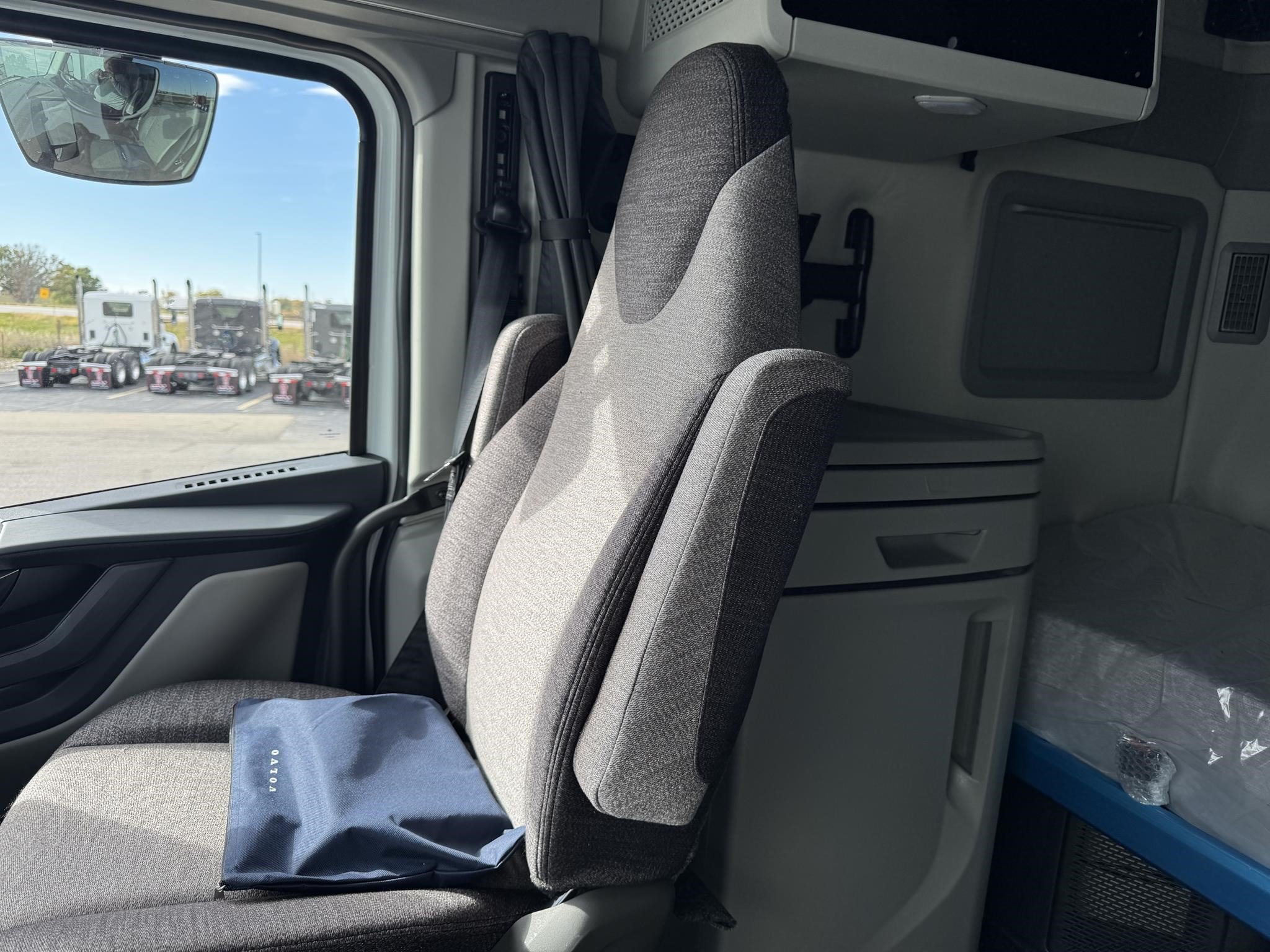 2026 VOLVO VNL64T860 10016588004 2026 VOLVO VNL64T860 10016588004