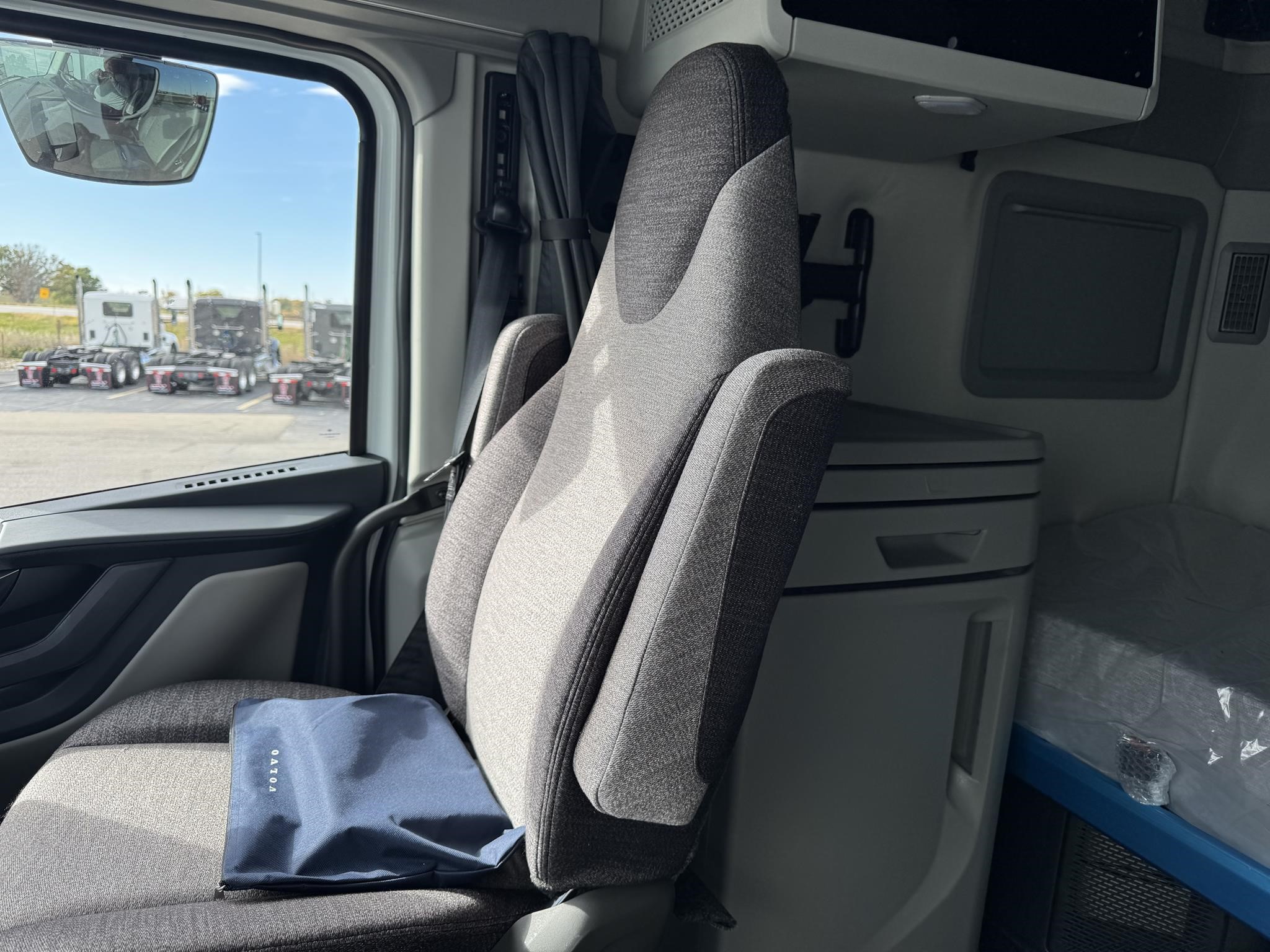 2026 VOLVO VNL64T860 10016588004 2026 VOLVO VNL64T860 10016588004