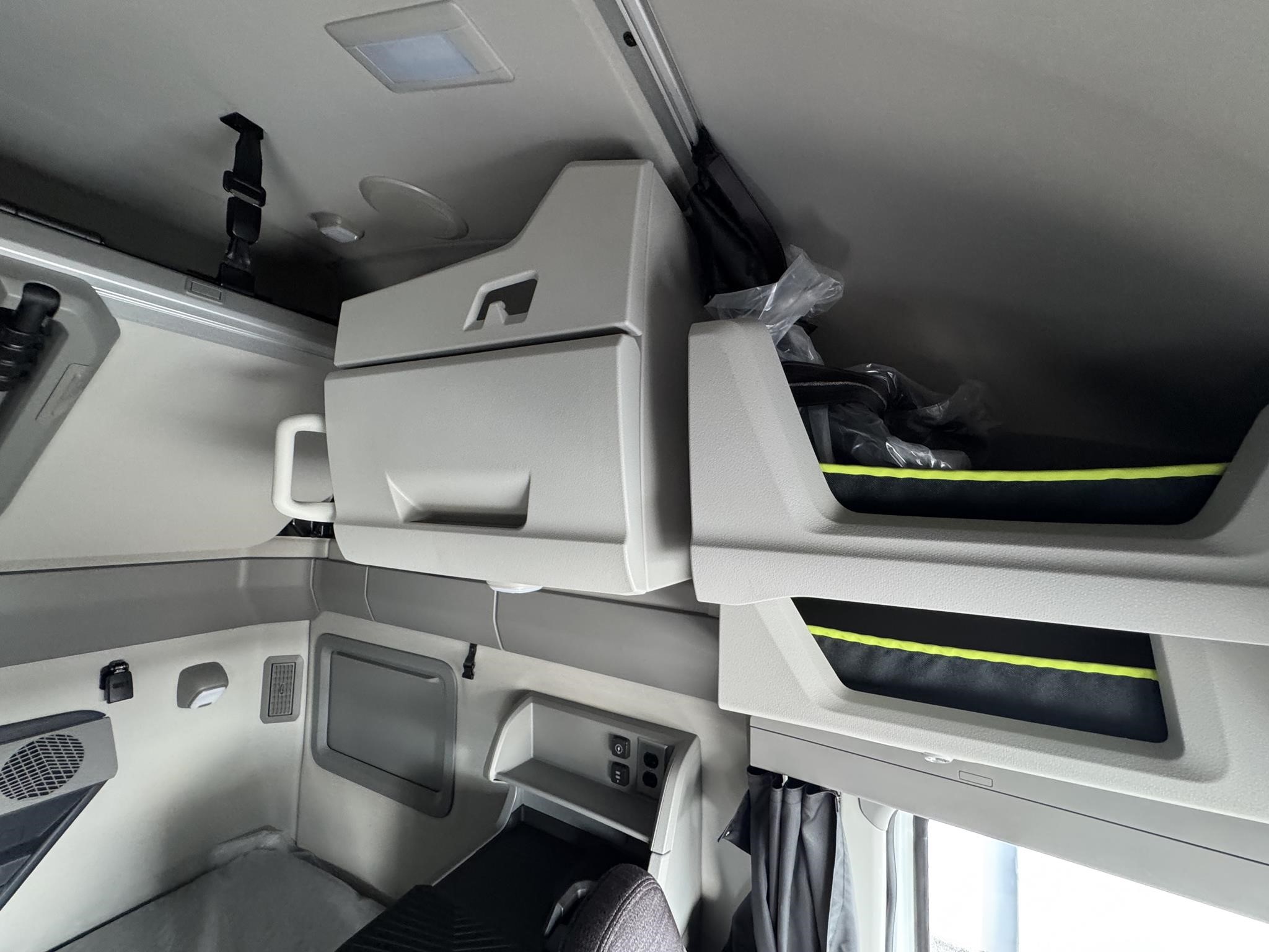 2026 VOLVO VNL64T860 10016588121 2026 VOLVO VNL64T860 10016588121