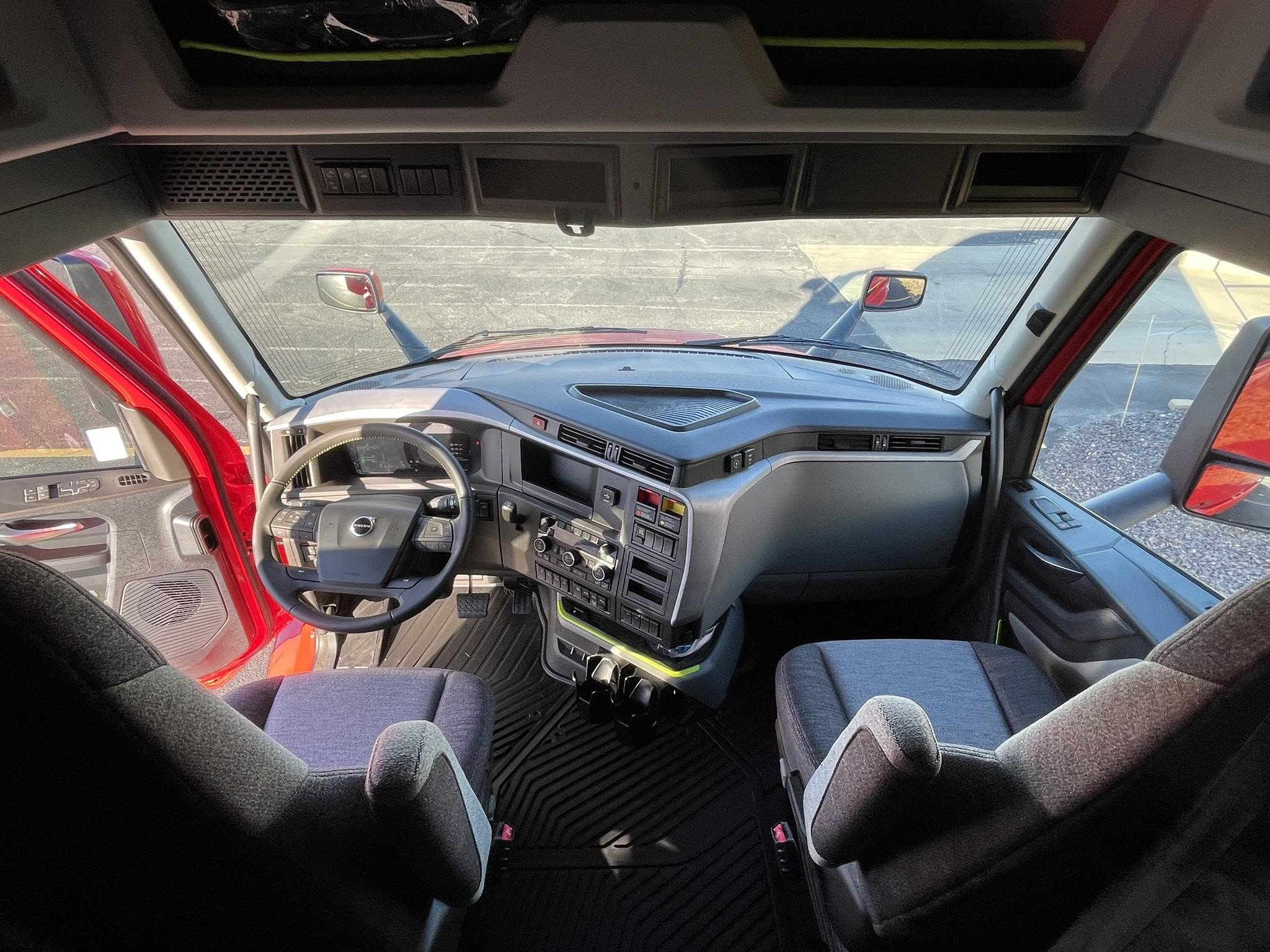 2026 VOLVO VNL64T860 10017175327 2026 VOLVO VNL64T860 10017175327