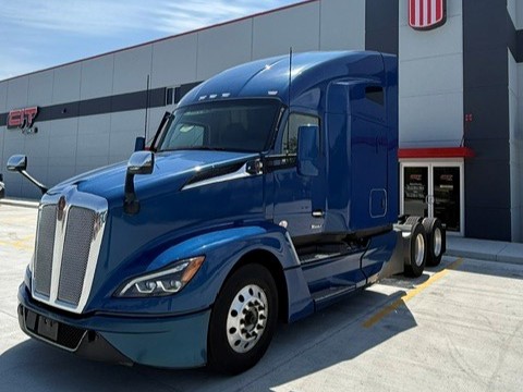 2023 KENWORTH T680 2023 KENWORTH T680 - image 1 of 6
