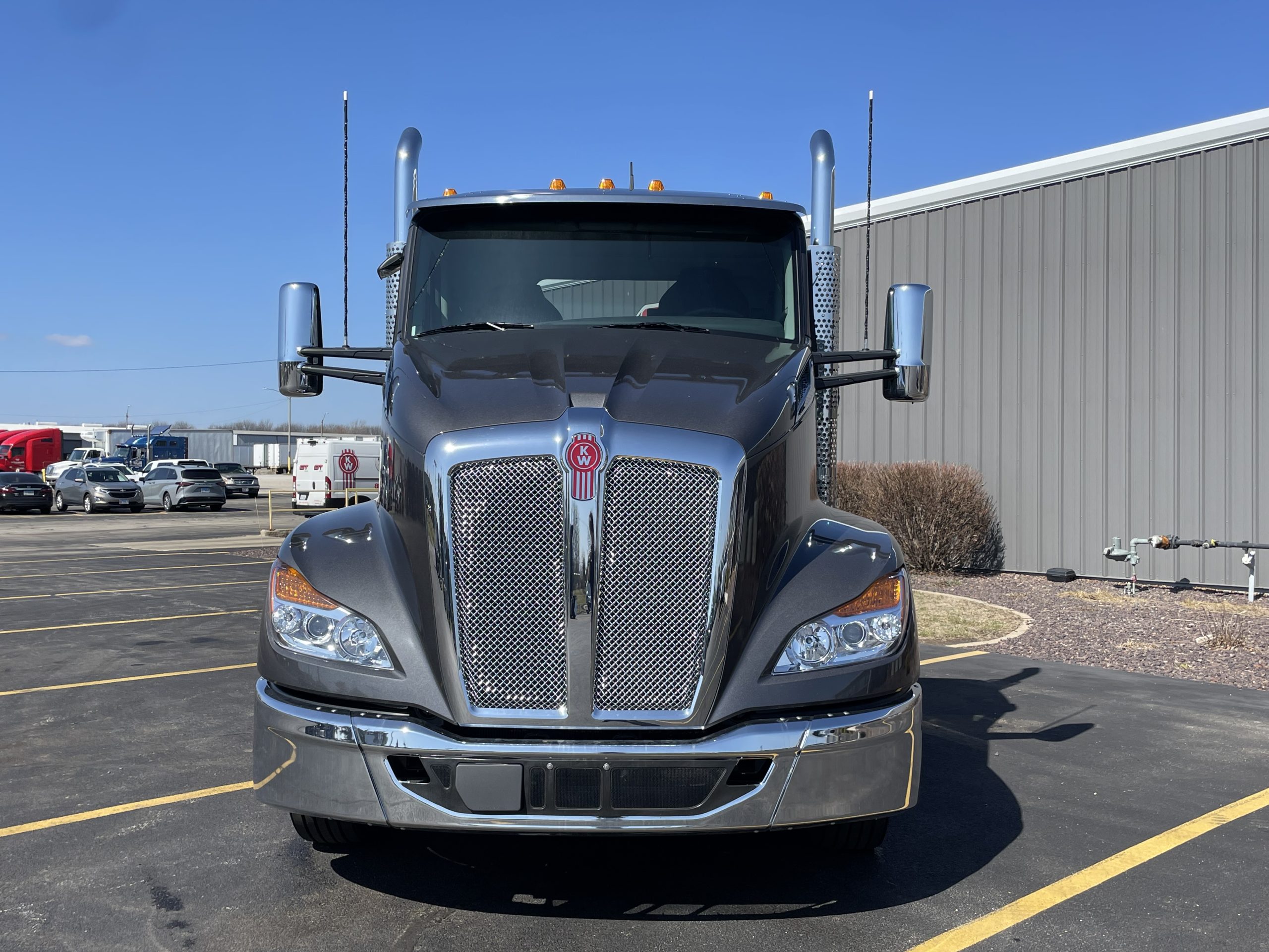 2026 KENWORTH T680 - image 2 of 6