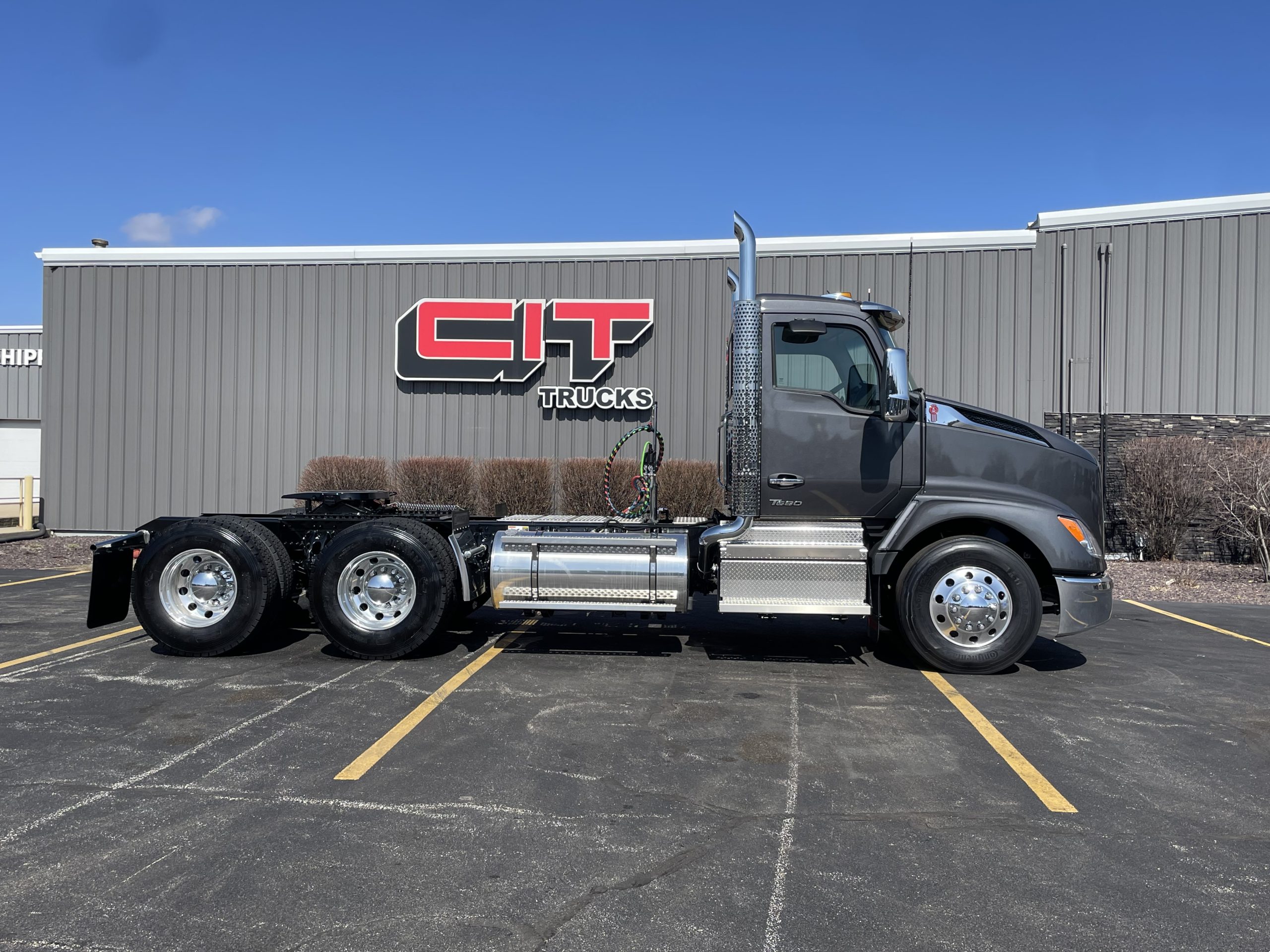 2026 KENWORTH T680 - image 4 of 6