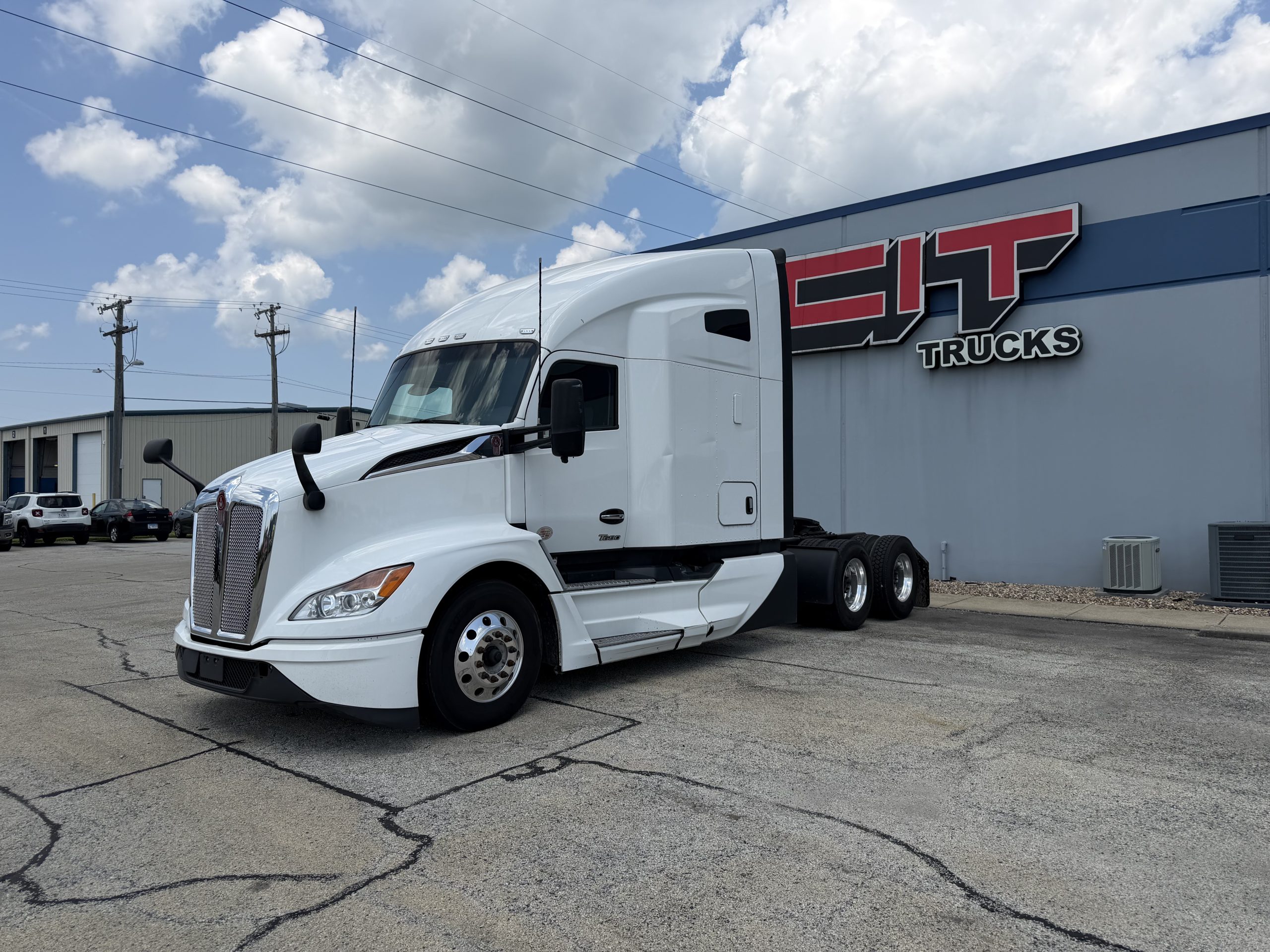 2023 KENWORTH T680 2023 KENWORTH T680 - image 1 of 6
