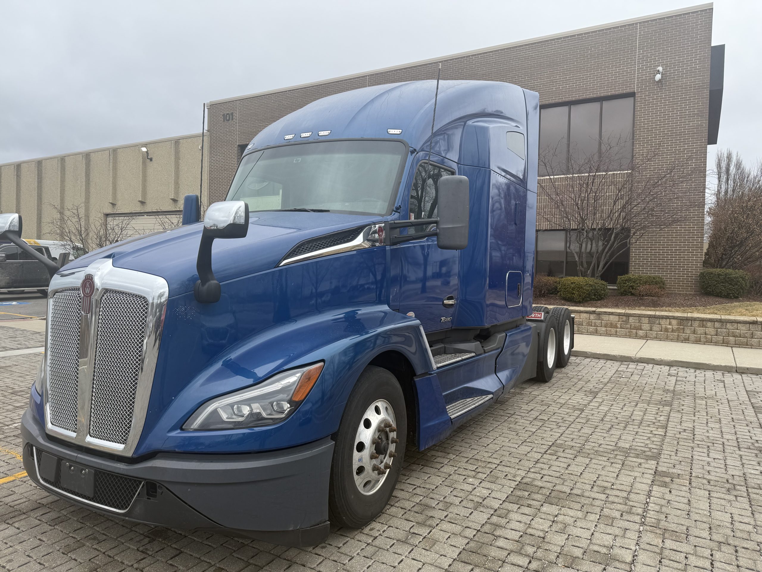 2022 KENWORTH T680 - image 1 of 6
