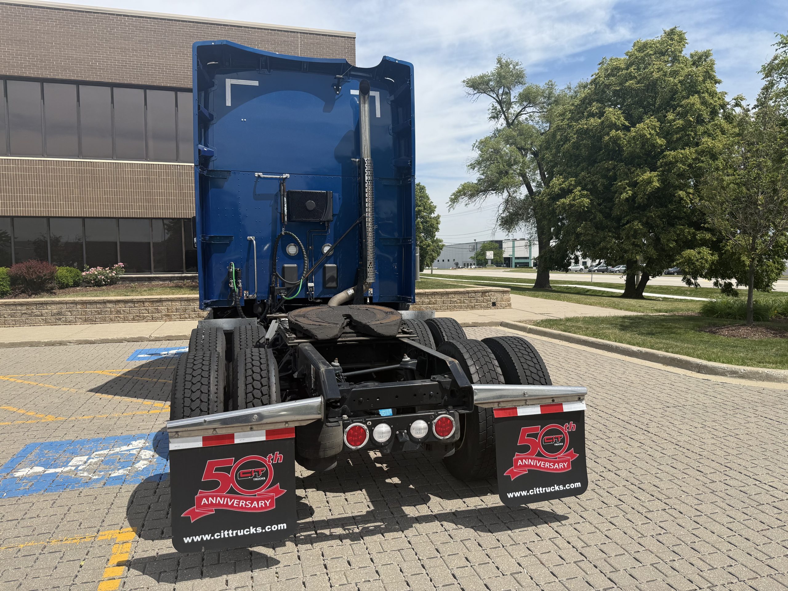 2022 KENWORTH T680 - image 4 of 6