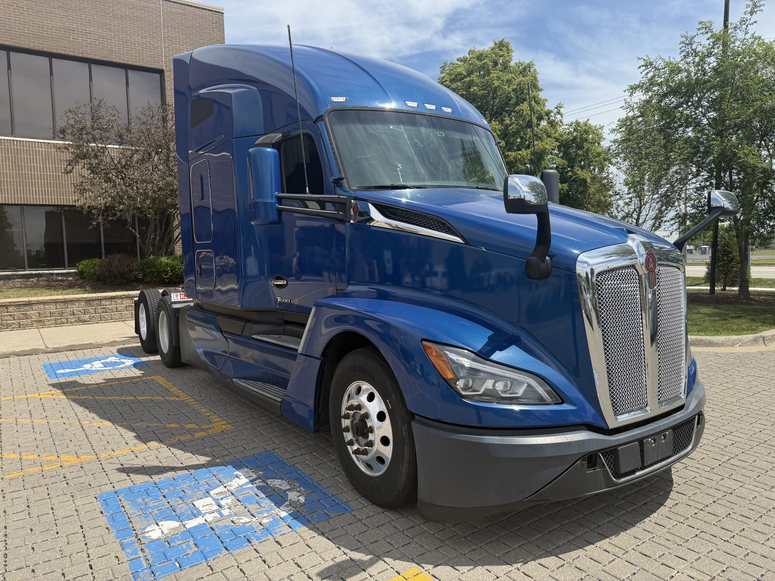 2022 KENWORTH T680 - image 3 of 6