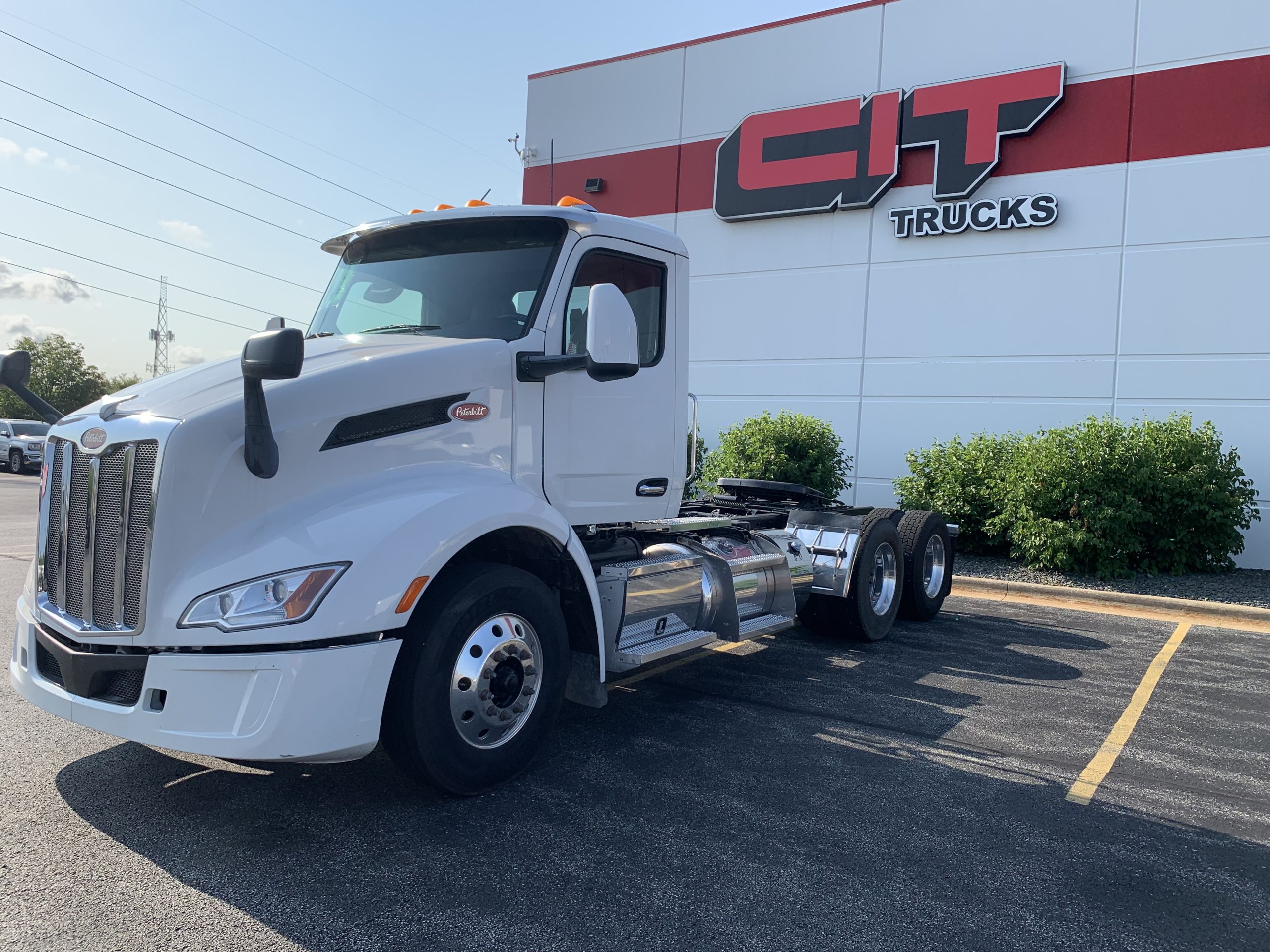 2023 PETERBILT 579 2023 PETERBILT 579 - image 1 of 6