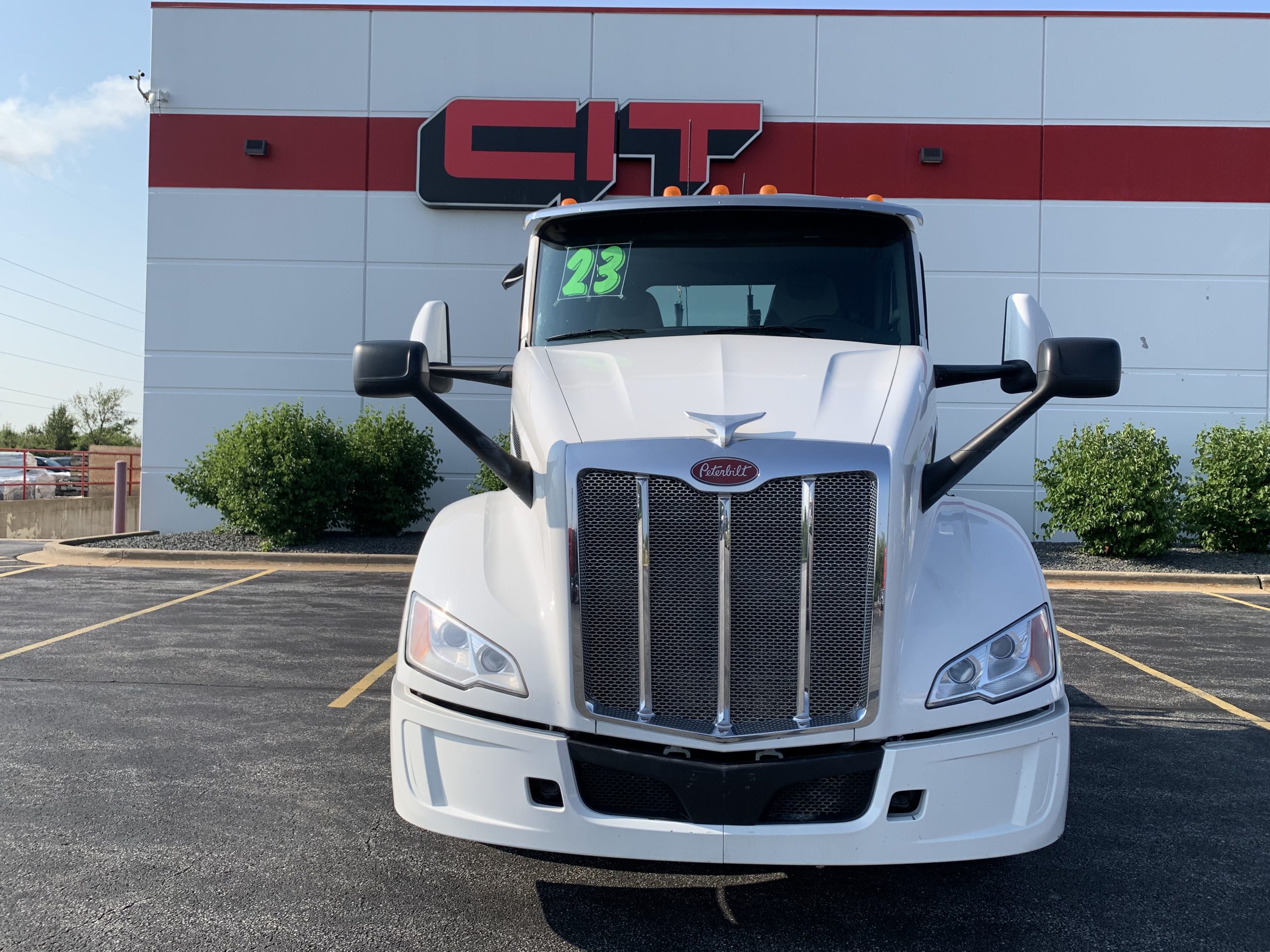 2023 PETERBILT 579 2023 PETERBILT 579 - image 2 of 6