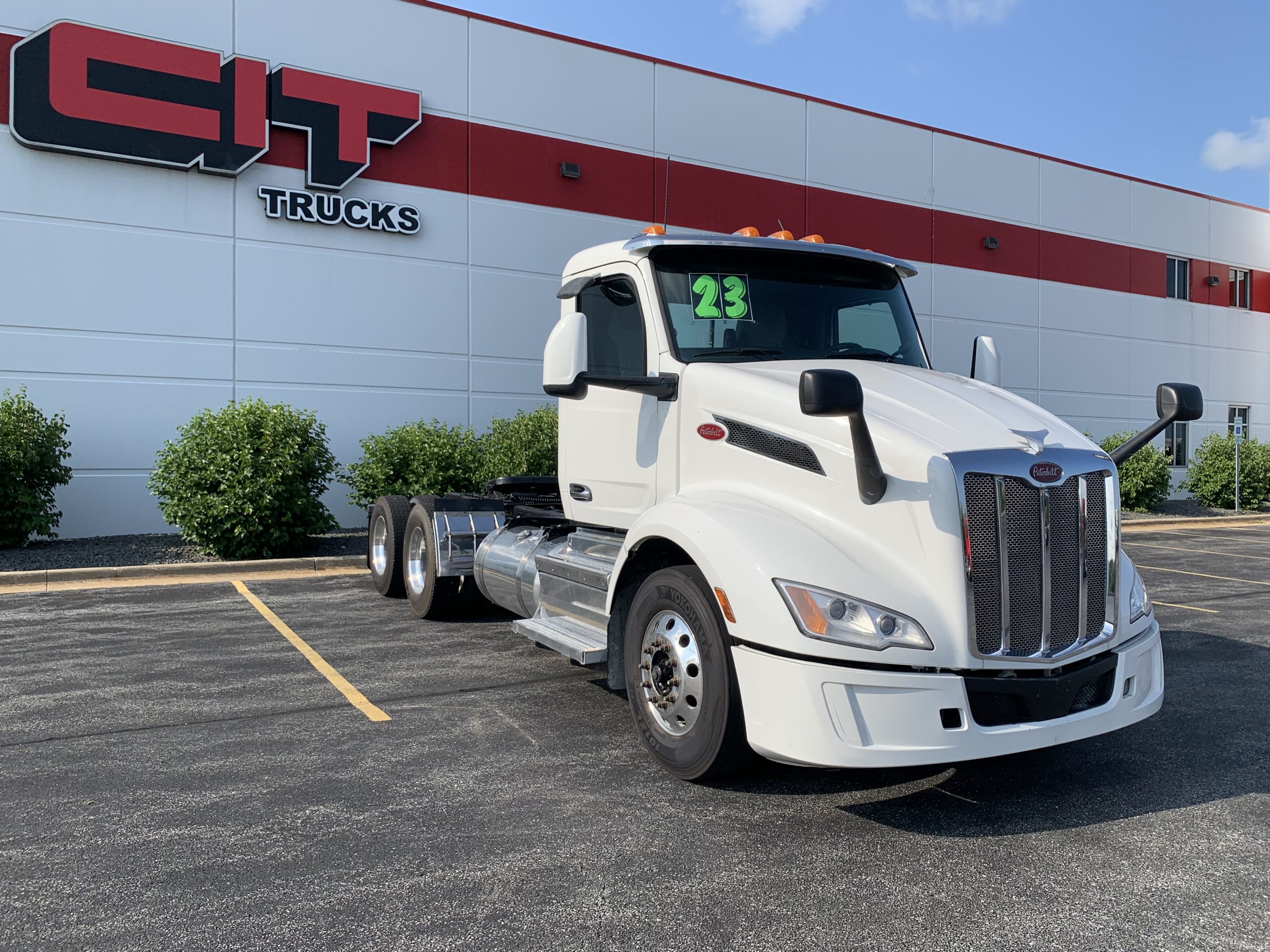 2023 PETERBILT 579 2023 PETERBILT 579 - image 3 of 6