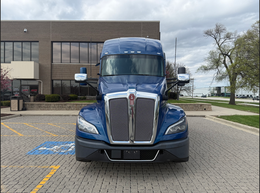 2022 KENWORTH T680 - image 2 of 6