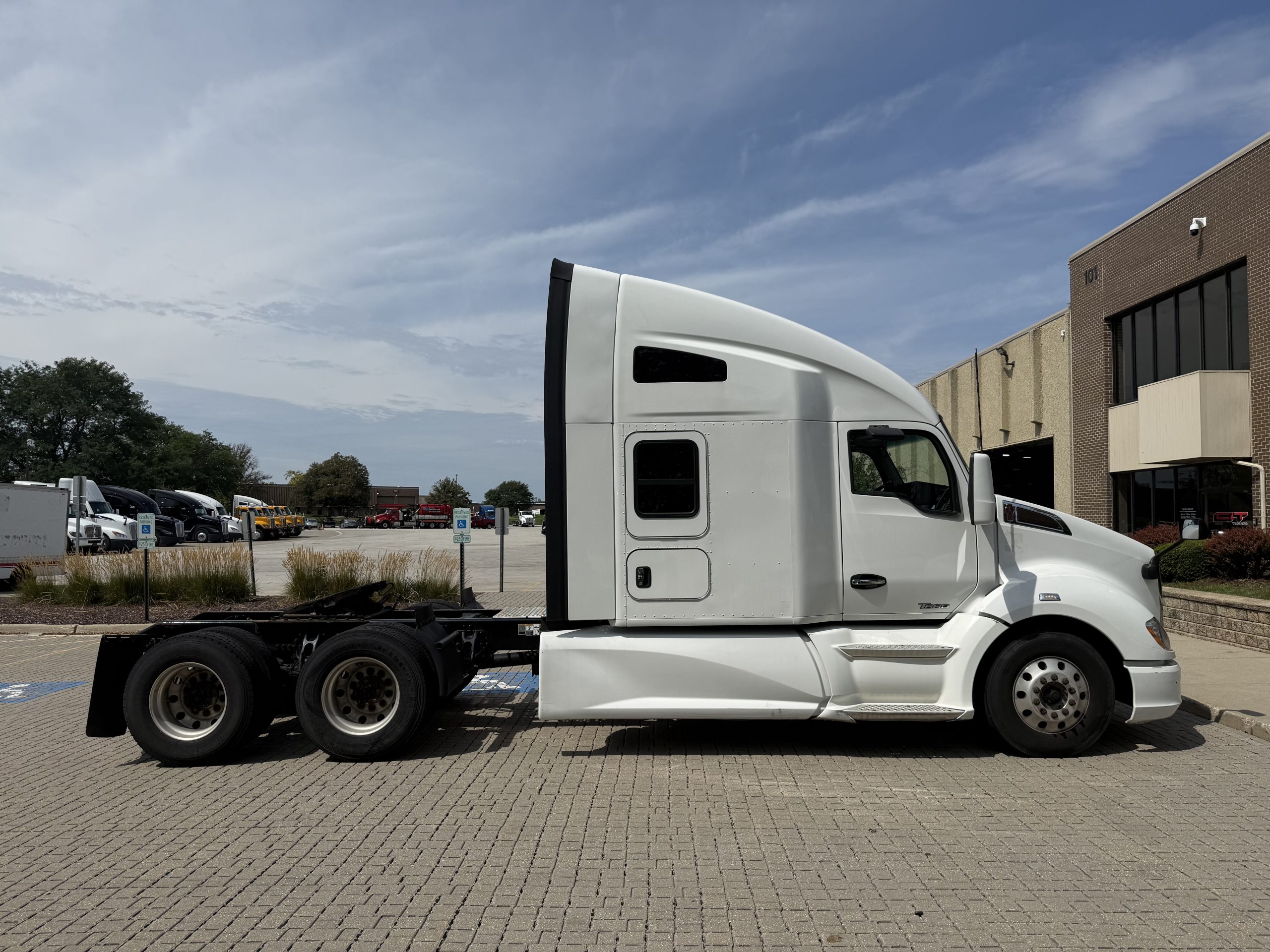 2022 KENWORTH T680 2022 KENWORTH T680 - image 4 of 6