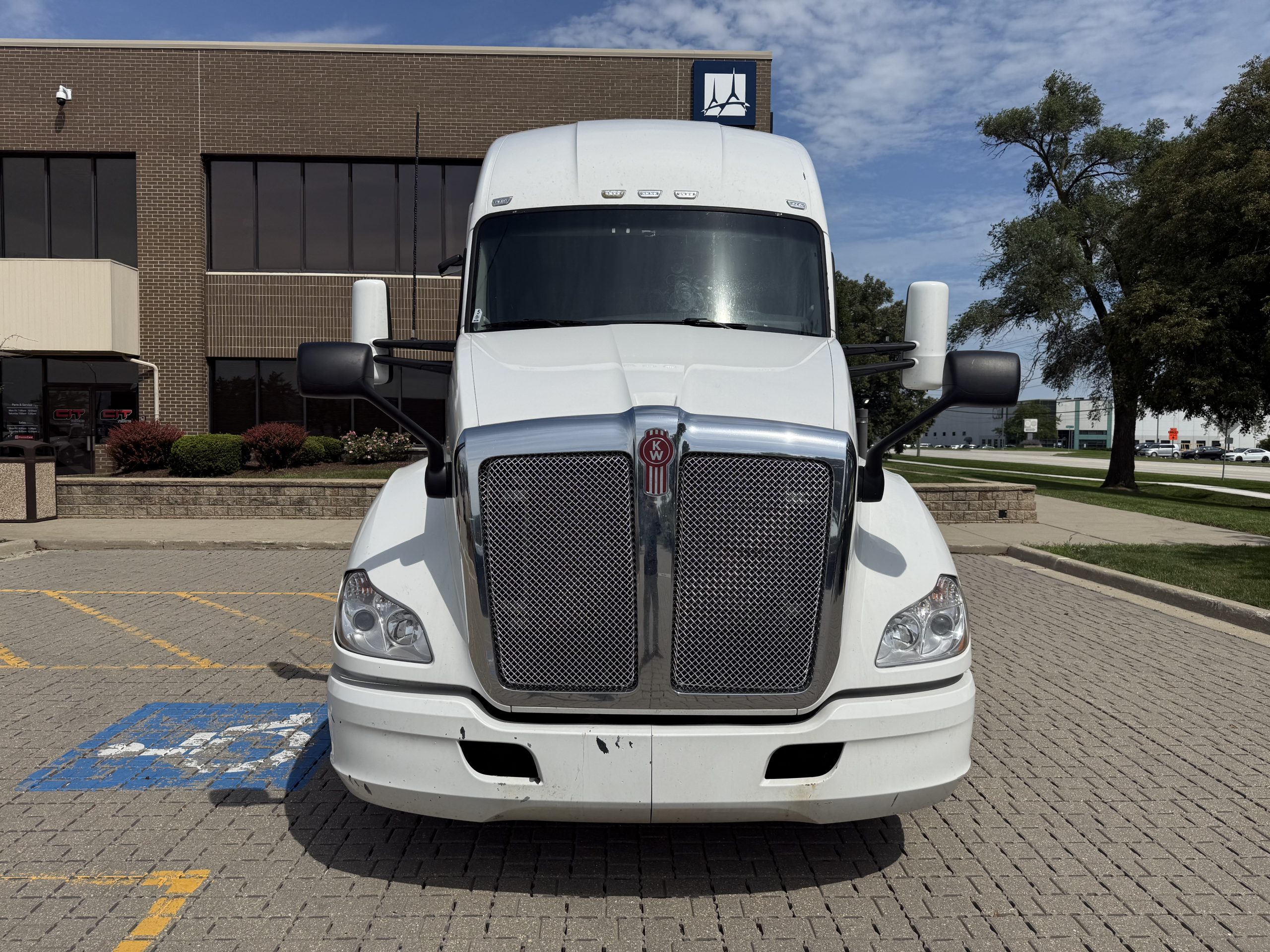 2022 KENWORTH T680 2022 KENWORTH T680 - image 2 of 6