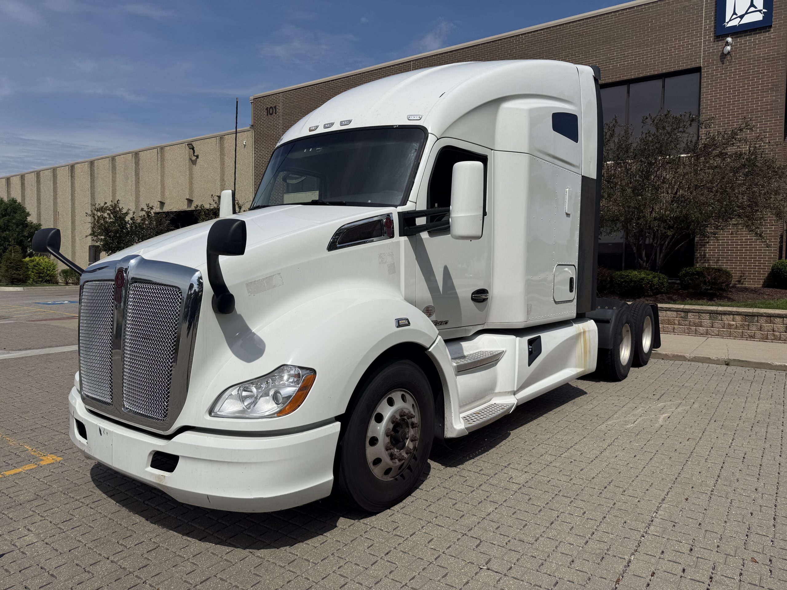 2022 KENWORTH T680 2022 KENWORTH T680 - image 1 of 6