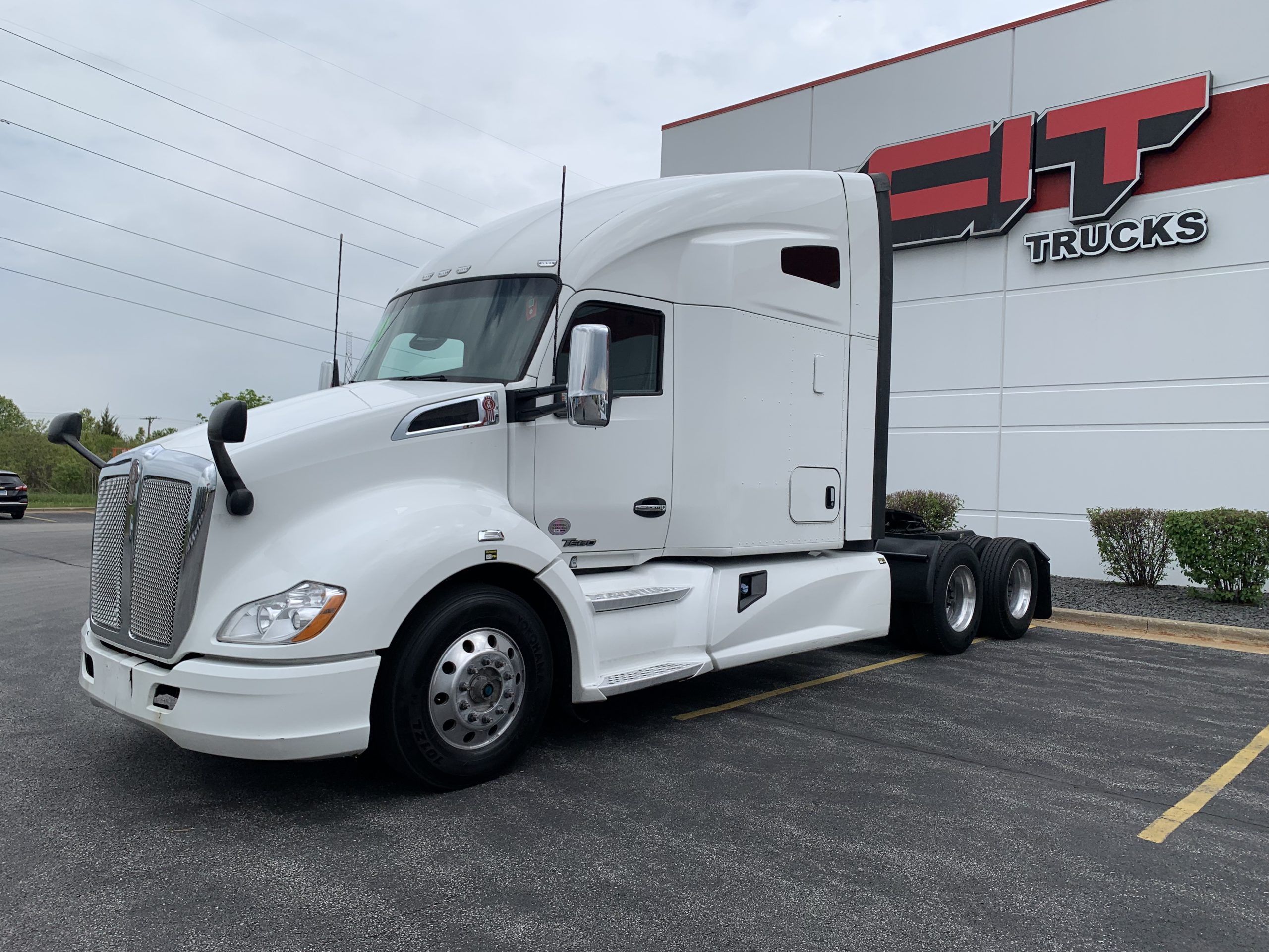 2022 KENWORTH T680 - image 1 of 6