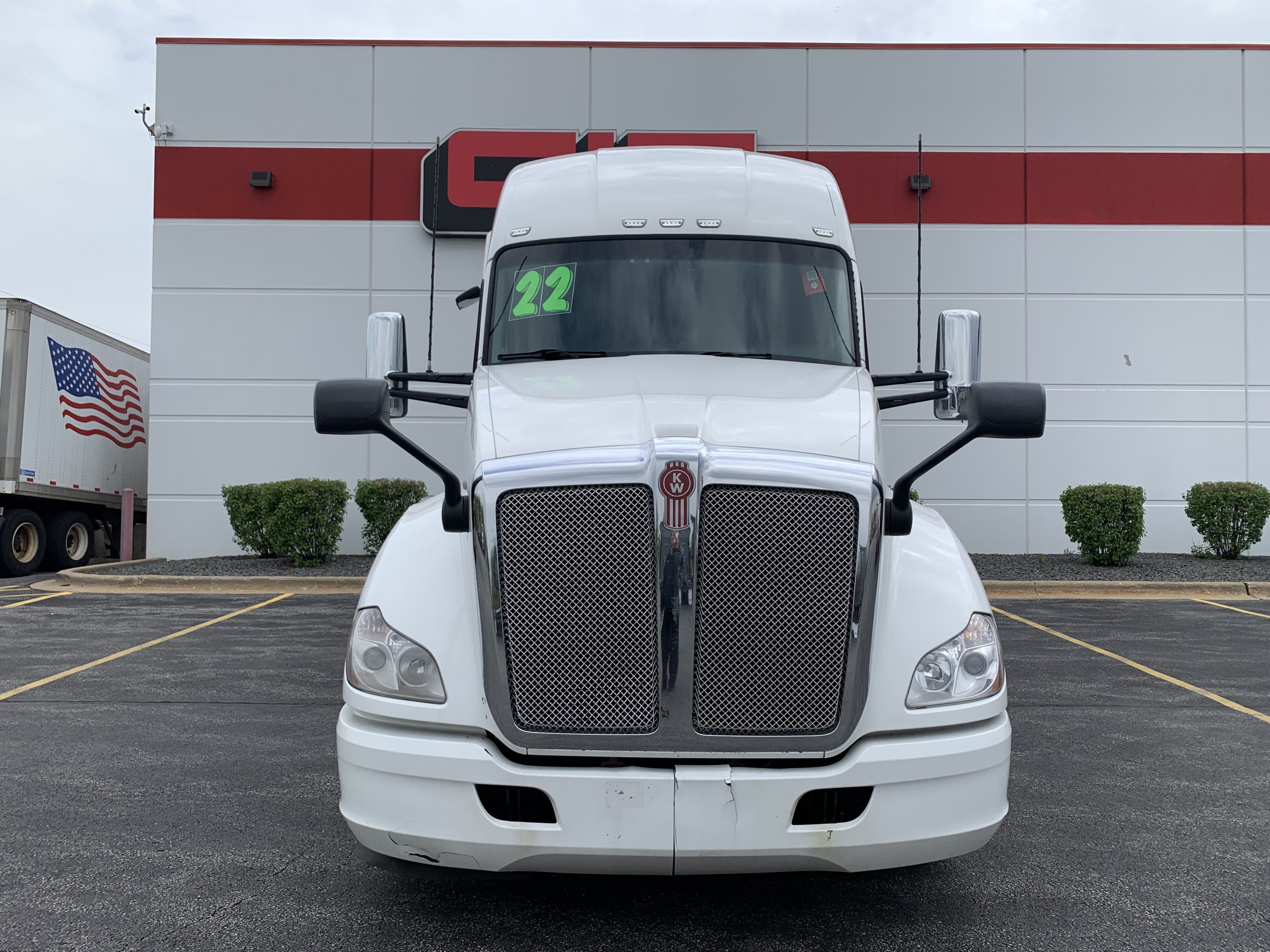 2022 KENWORTH T680 - image 2 of 6
