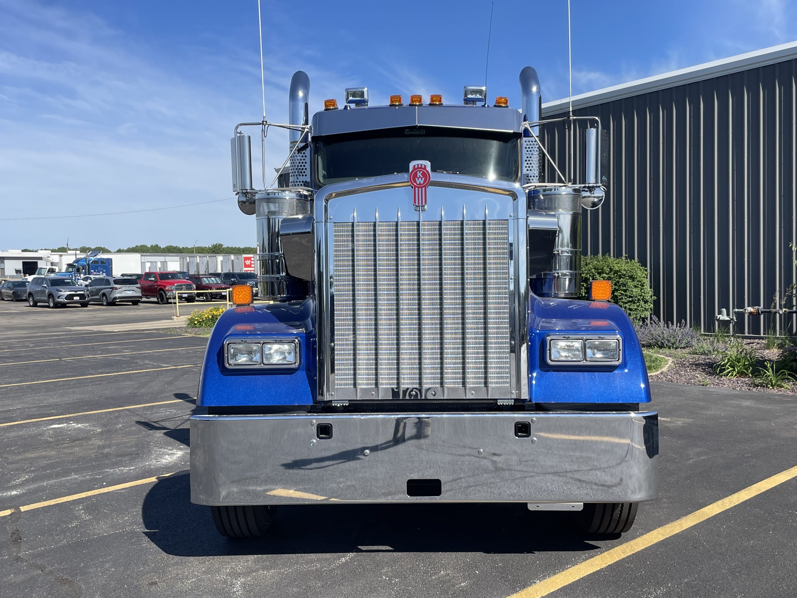 NEW 2027 KENWORTH W900L - image 2 of 6