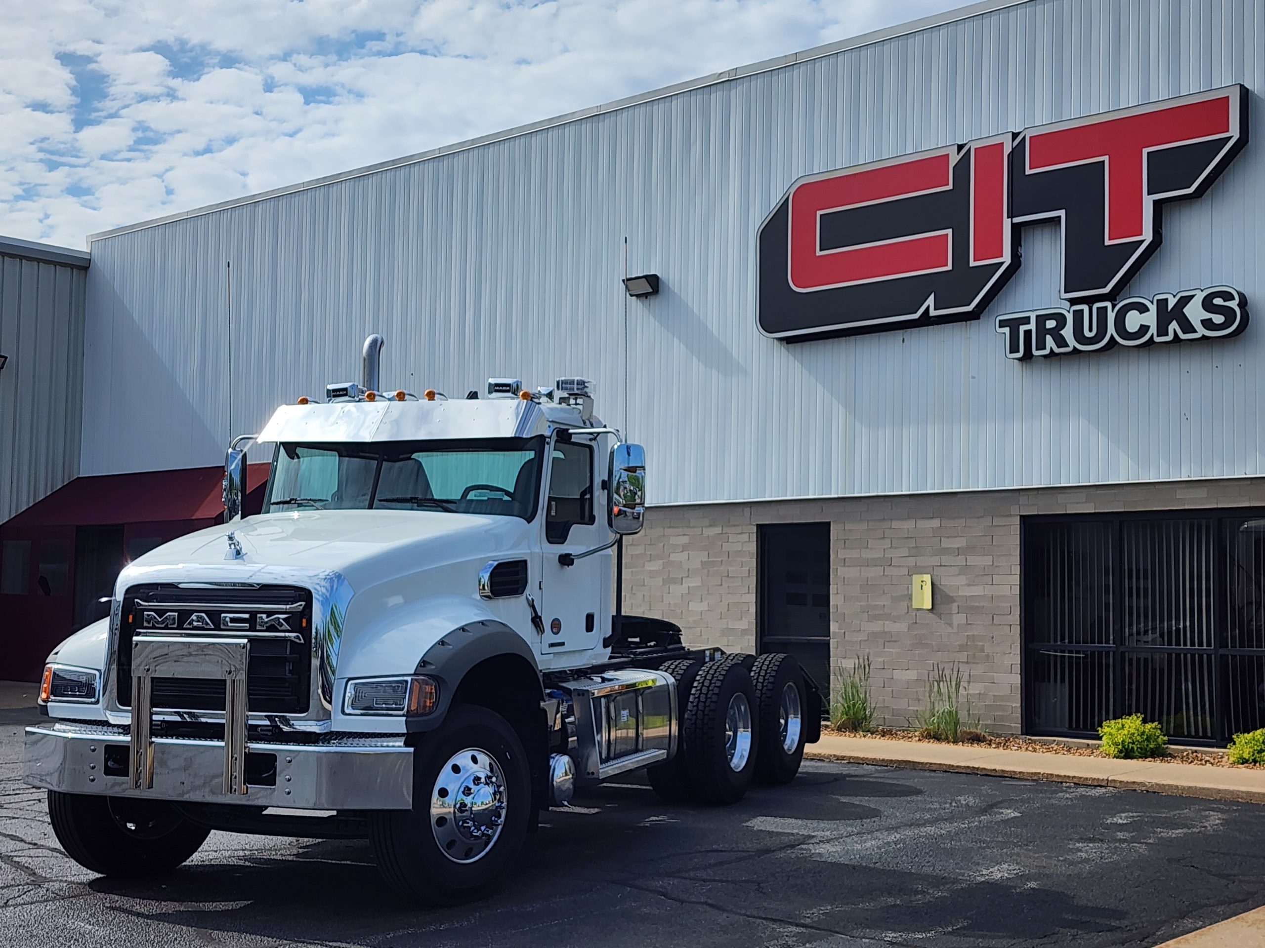 20260521_161910 NEW 2027 MACK GR64FT DAY CAB - CIT TRUCKS