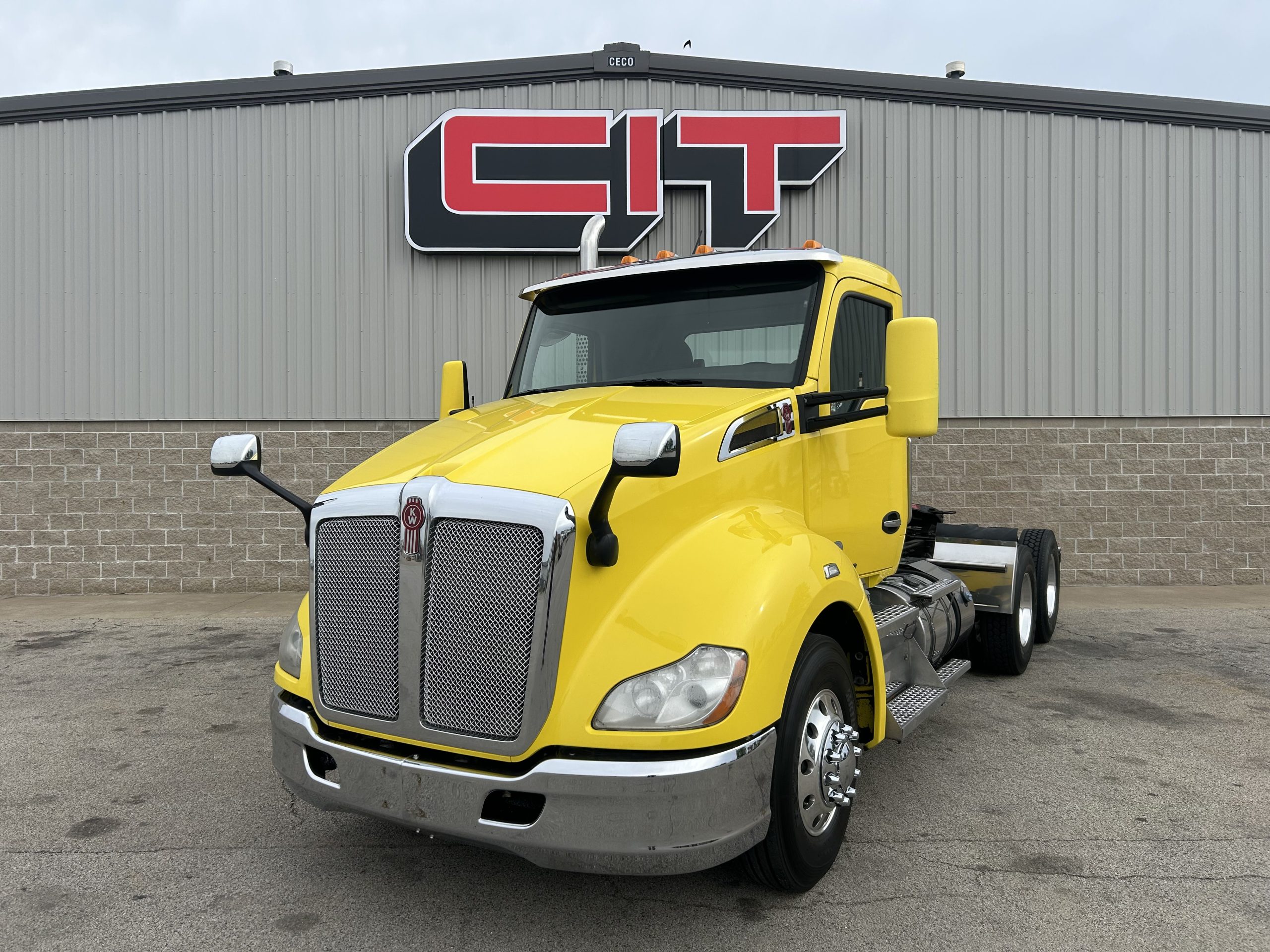 2016 KENWORTH T680 2016 KENWORTH T680 - image 1 of 6