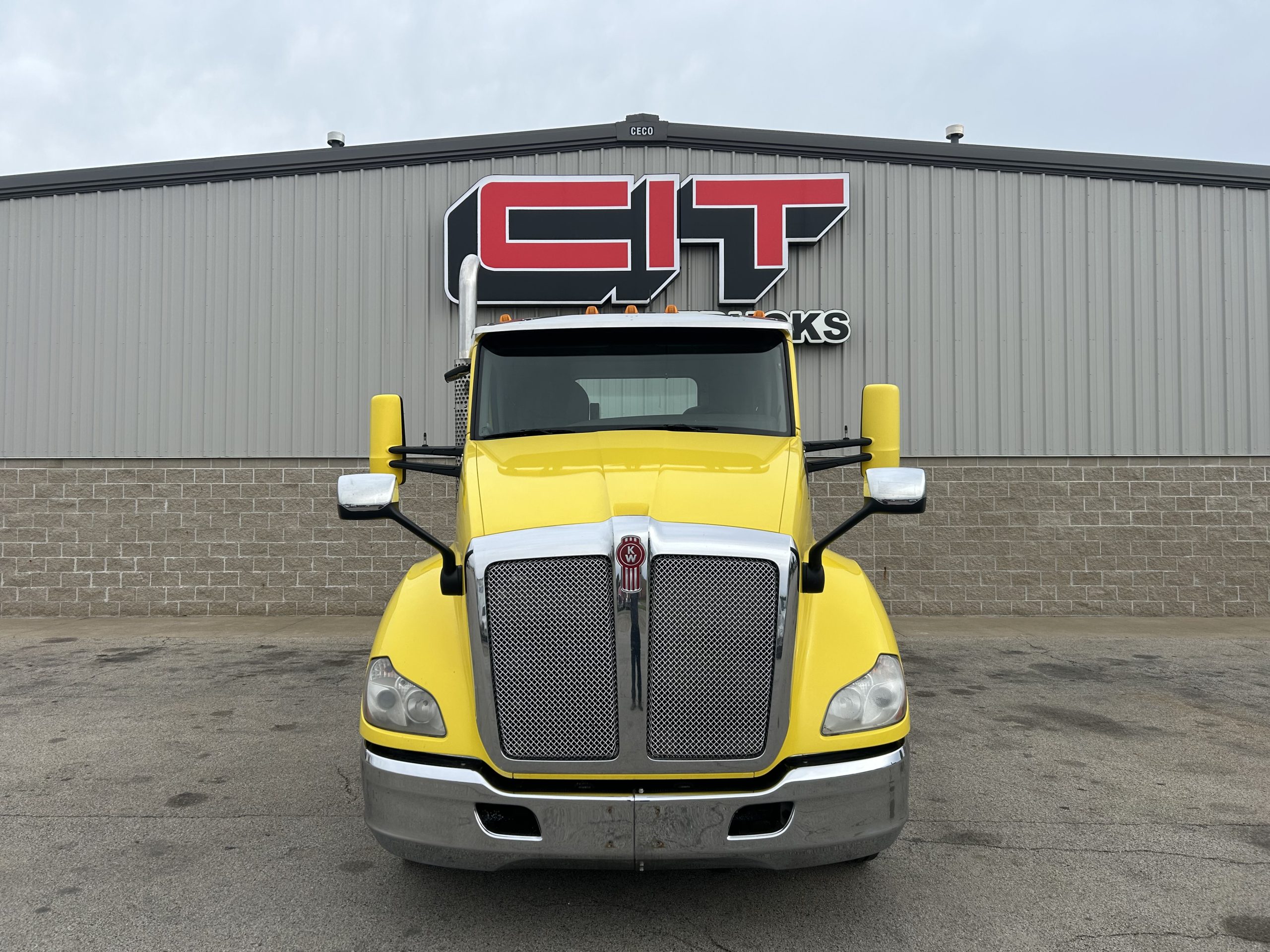 2016 KENWORTH T680 2016 KENWORTH T680 - image 2 of 6