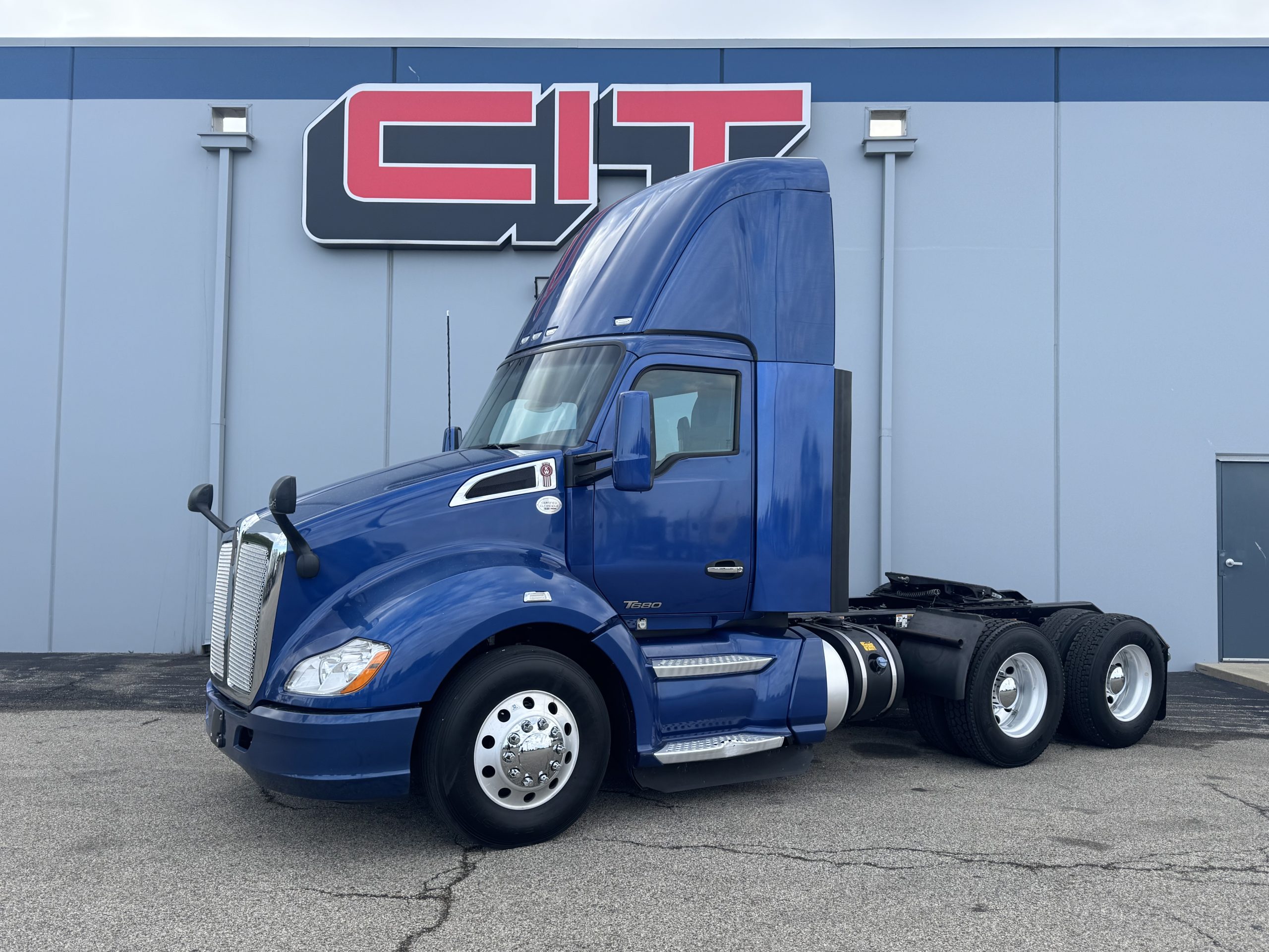 2021 KENWORTH T680 2021 KENWORTH T680 - image 1 of 6
