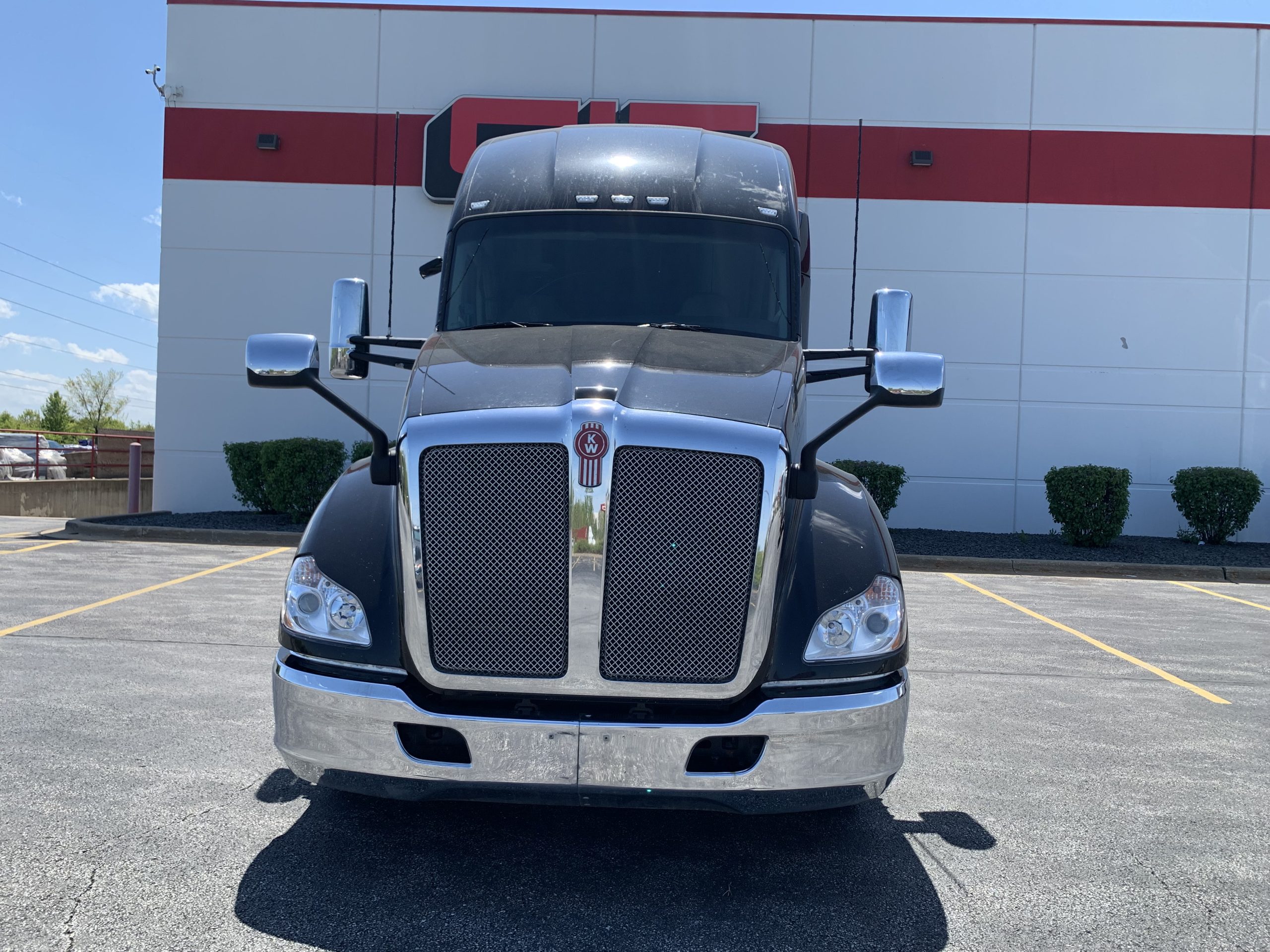 2020 KENWORTH T680 - image 2 of 6