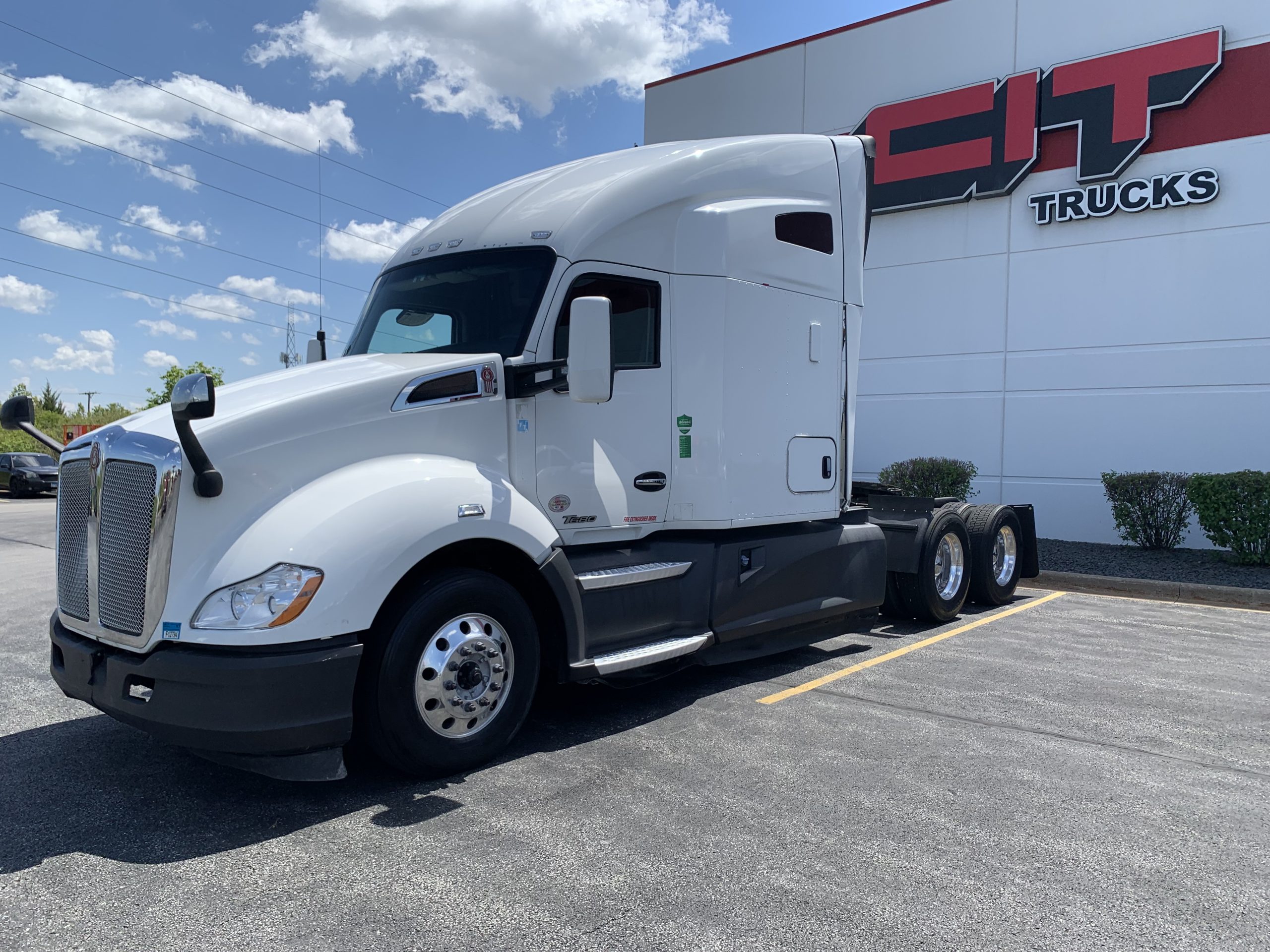 2022 KENWORTH T680 - image 1 of 6
