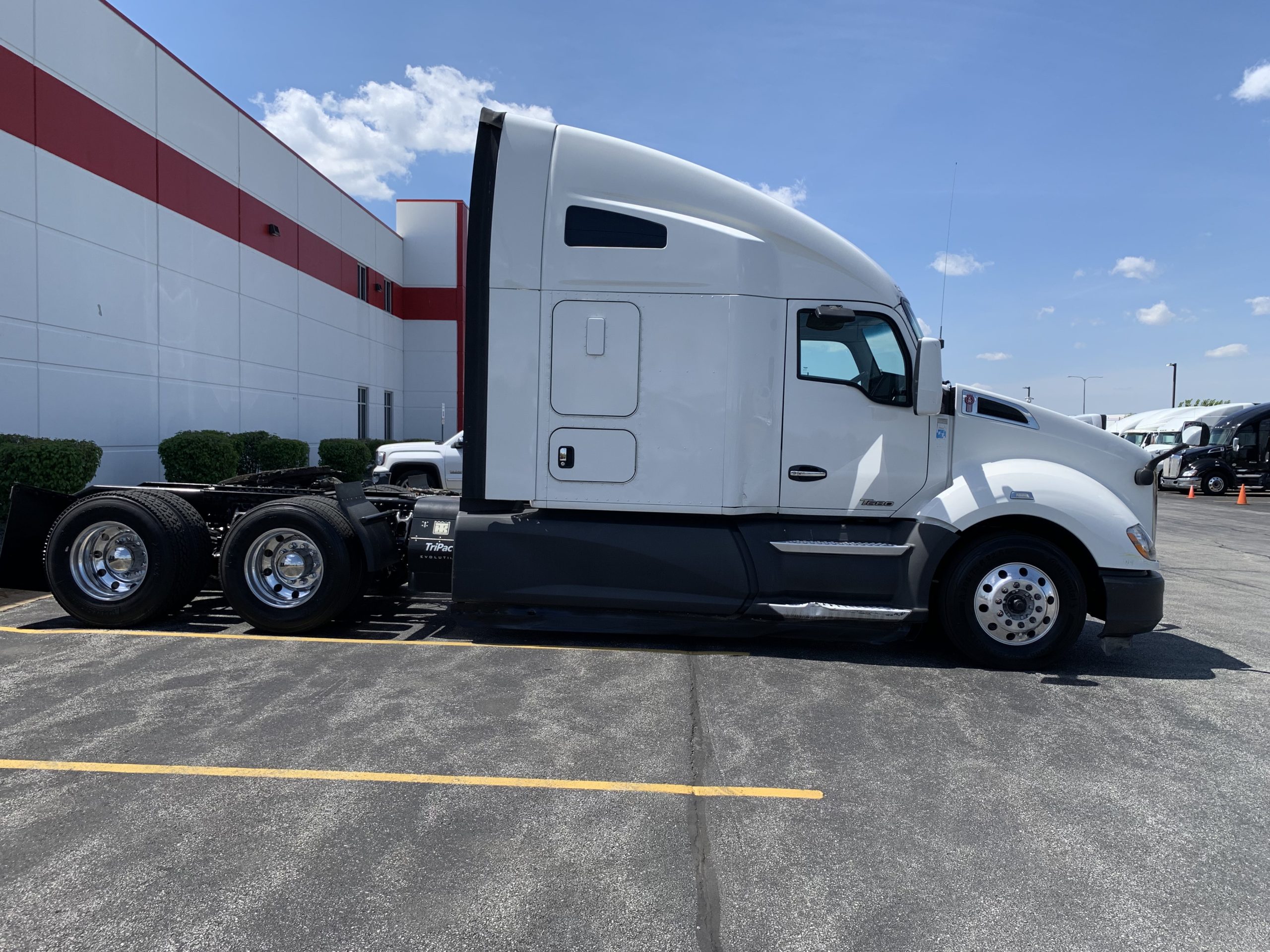 2022 KENWORTH T680 - image 4 of 6