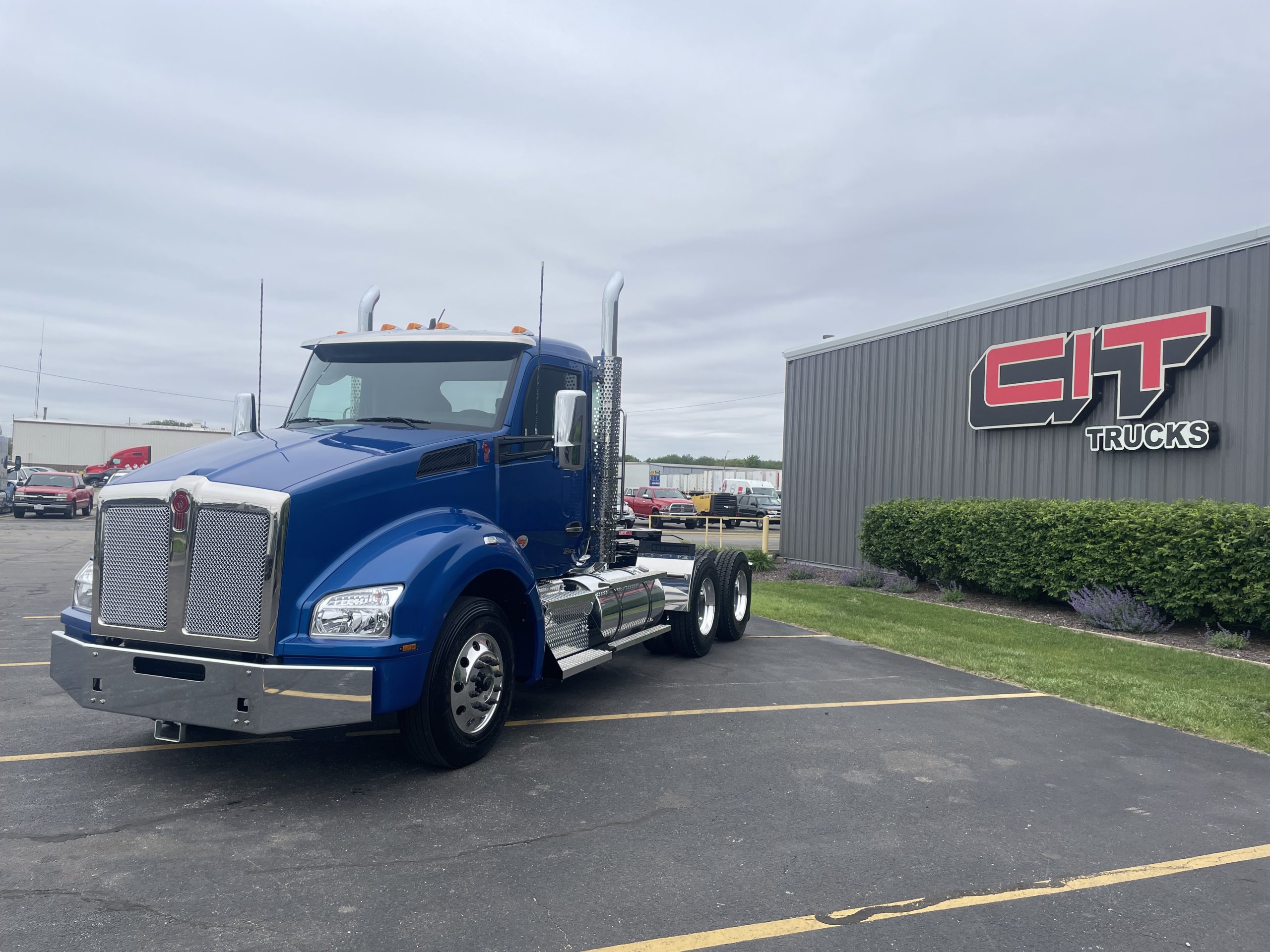 IMG_8601 NEW 2027 KENWORTH T880 DAY CAB - CIT TRUCKS