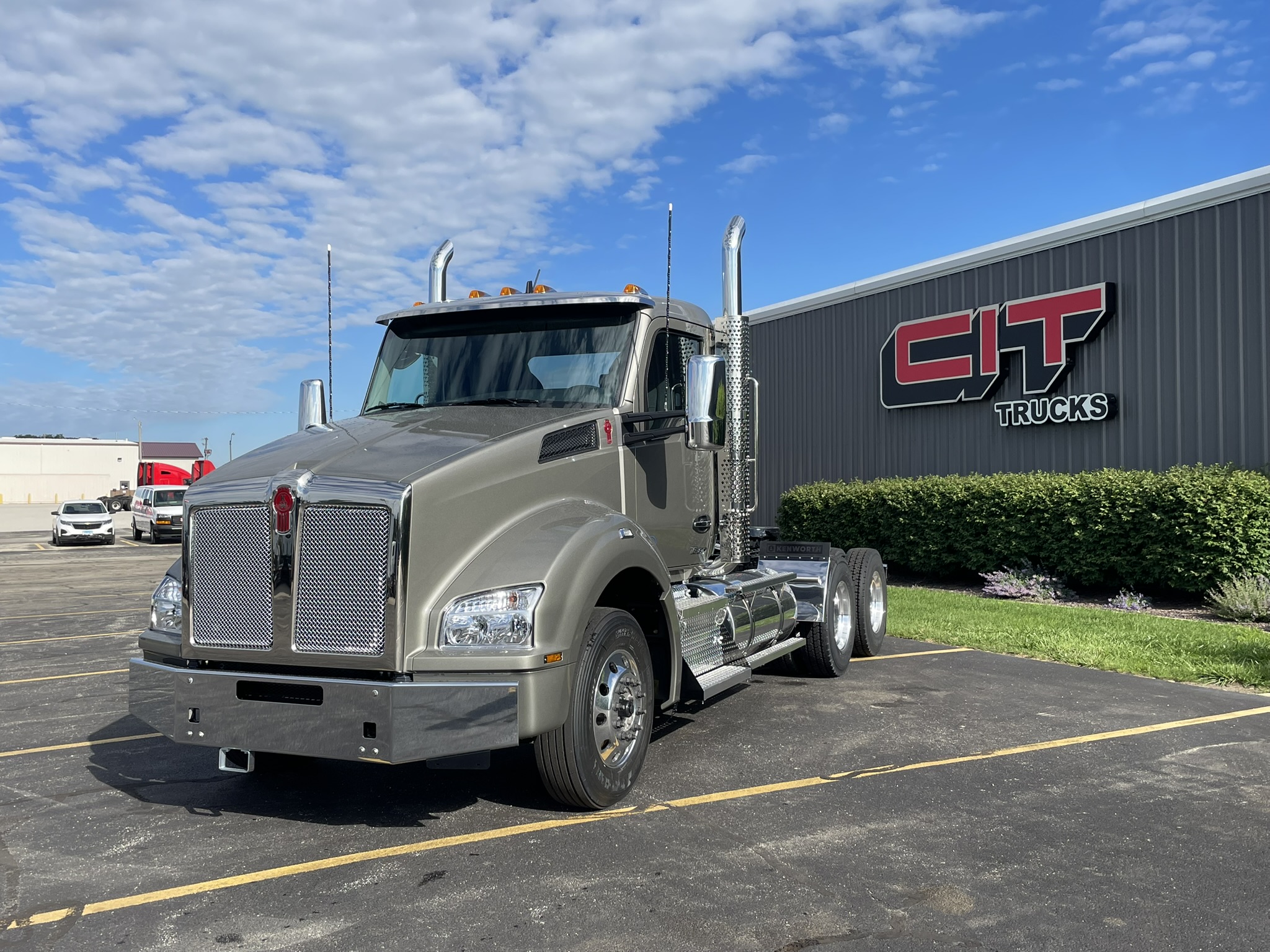 IMG_1407 NEW 2027 KENWORTH T880 DAY CAB - CIT TRUCKS